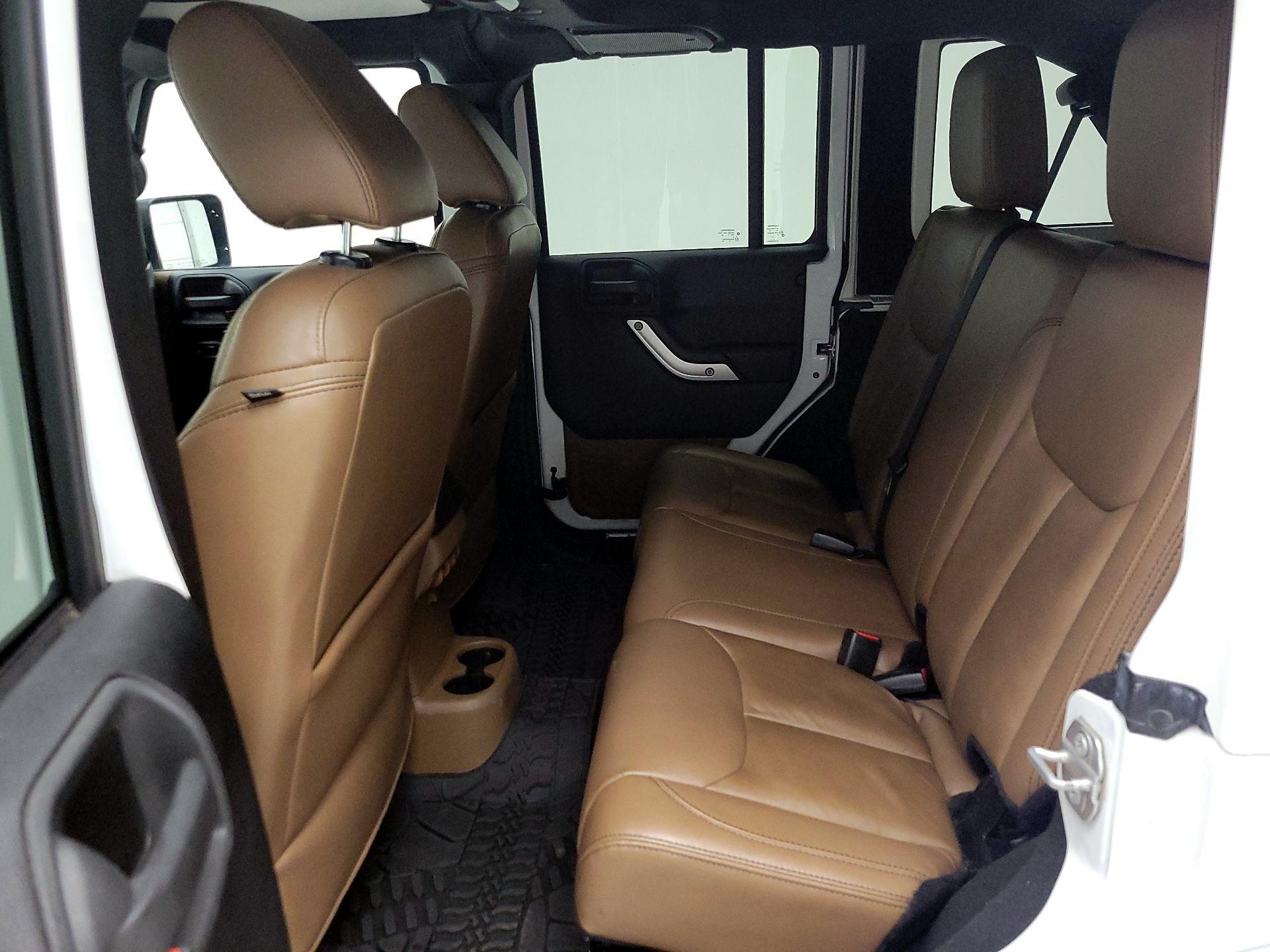 Thumbnail: 2015 Jeep Wrangler - 17