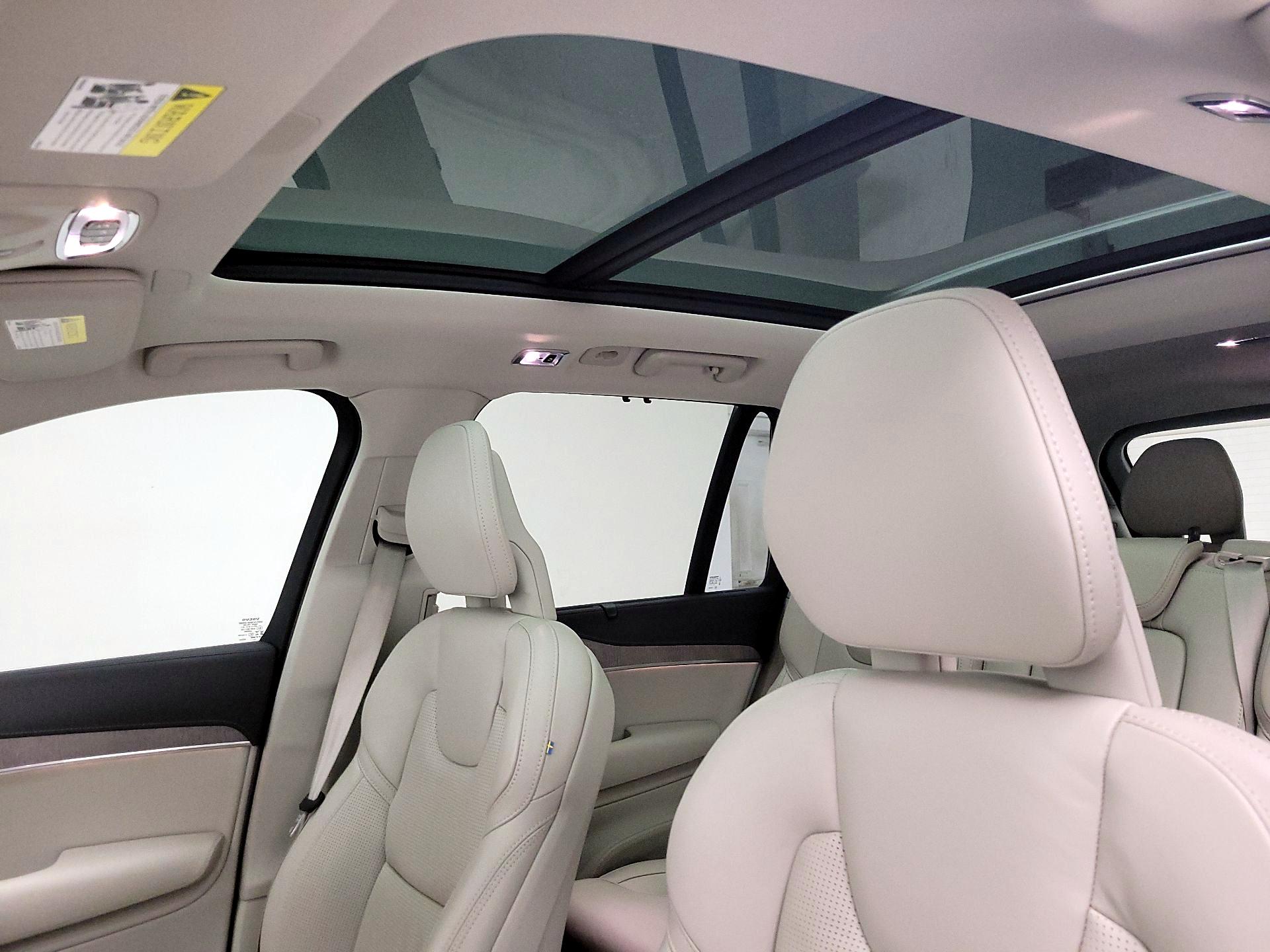 Thumbnail: 2022 Volvo XC90 - 20