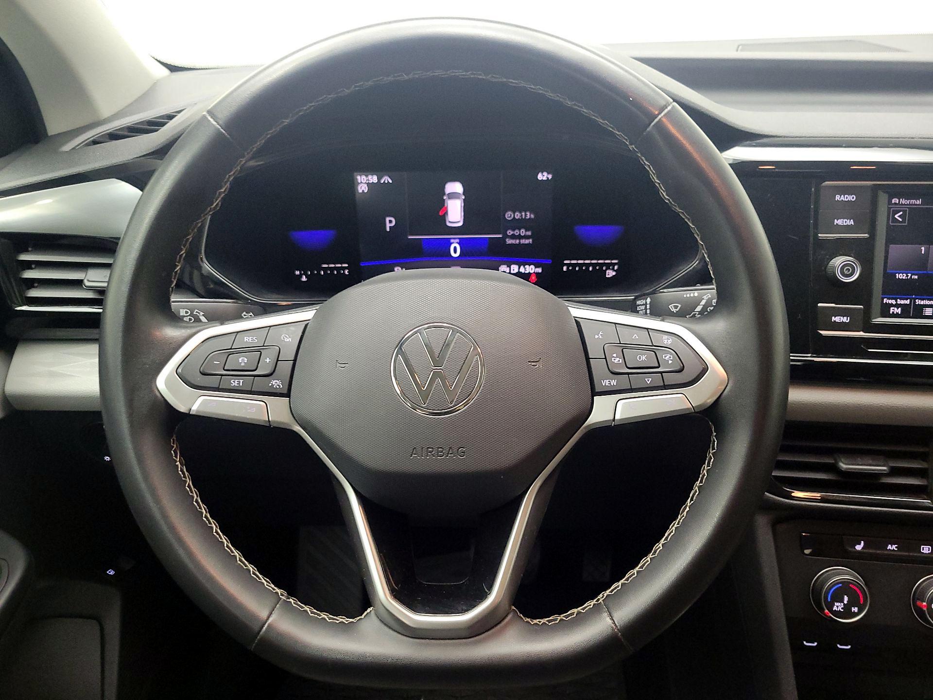 Thumbnail: 2022 Volkswagen Taos - 10