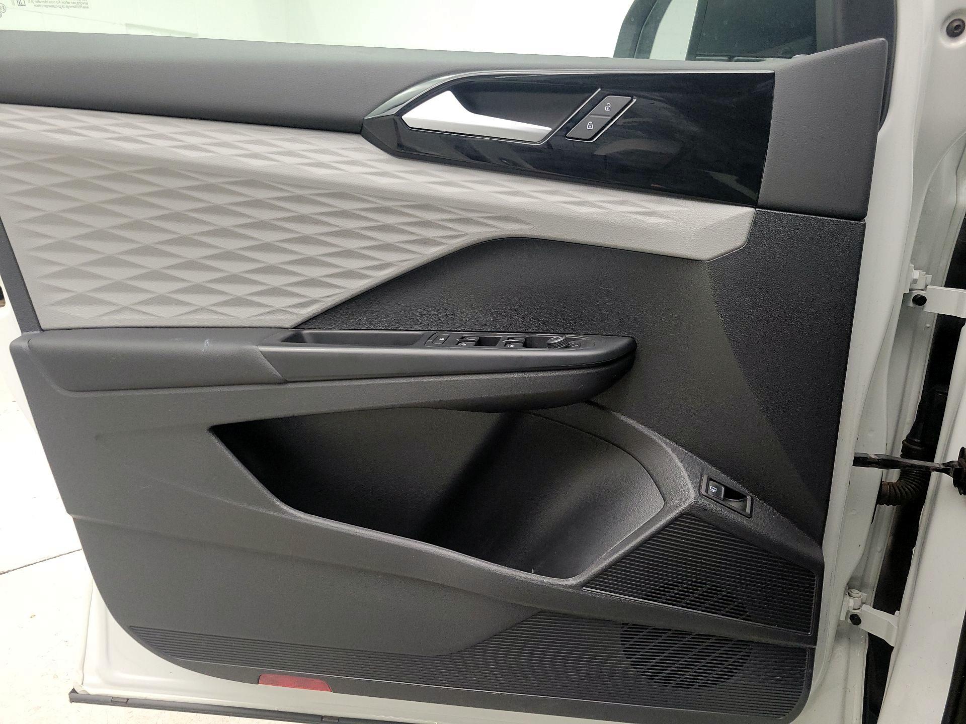 Thumbnail: 2022 Volkswagen Taos - 12