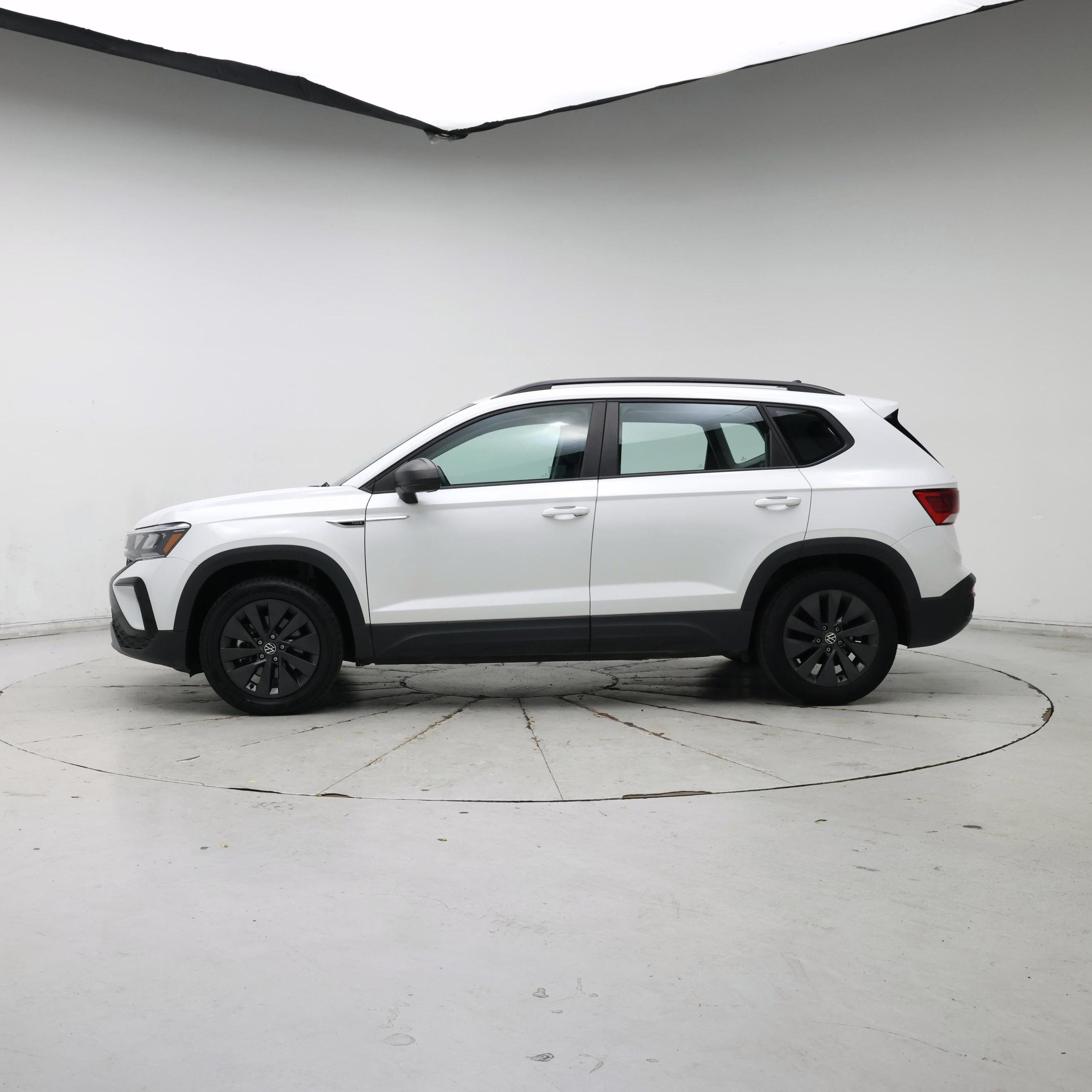 Thumbnail: 2022 Volkswagen Taos - 3