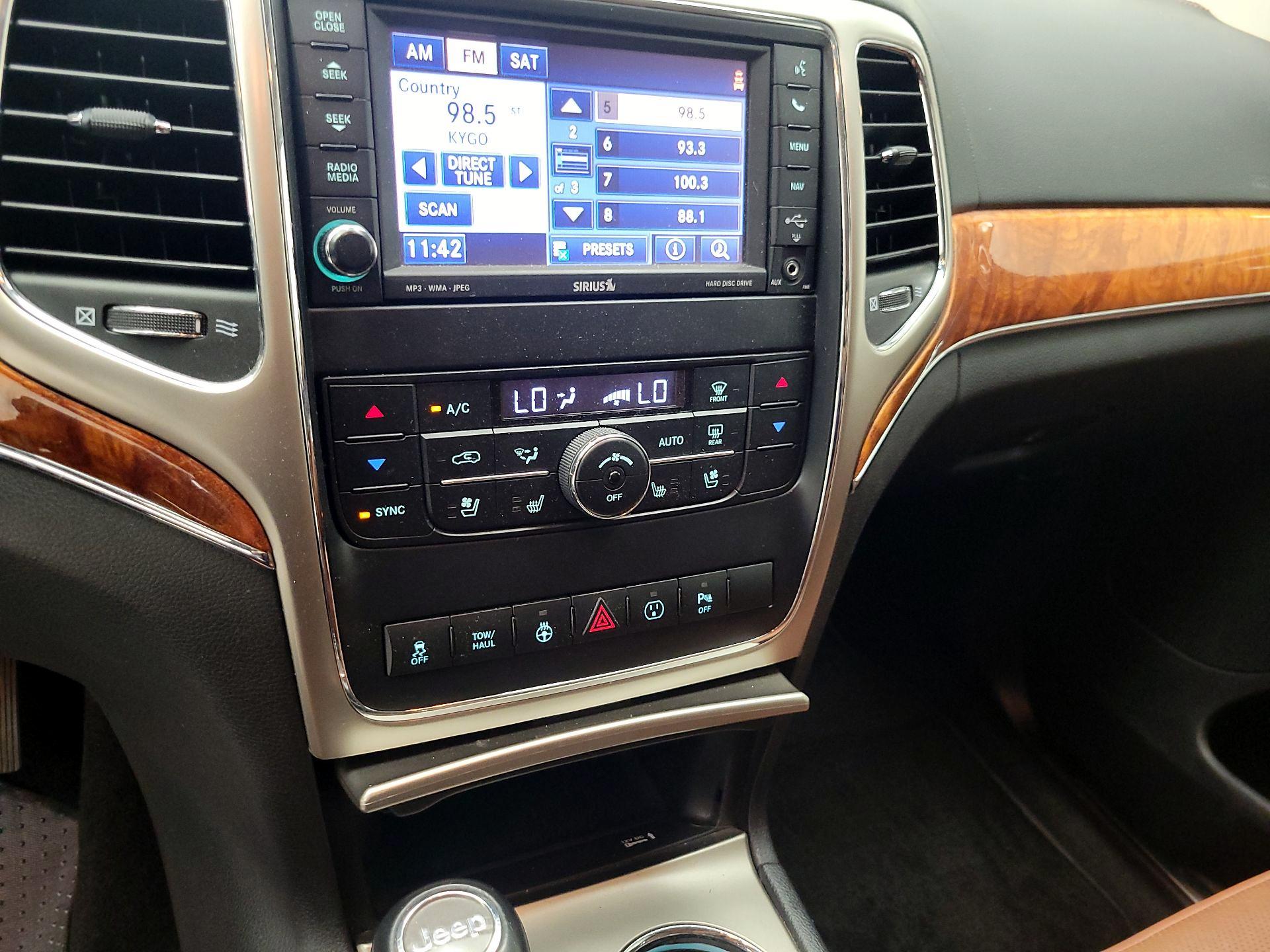 Thumbnail: 2013 Jeep Grand Cherokee - 17