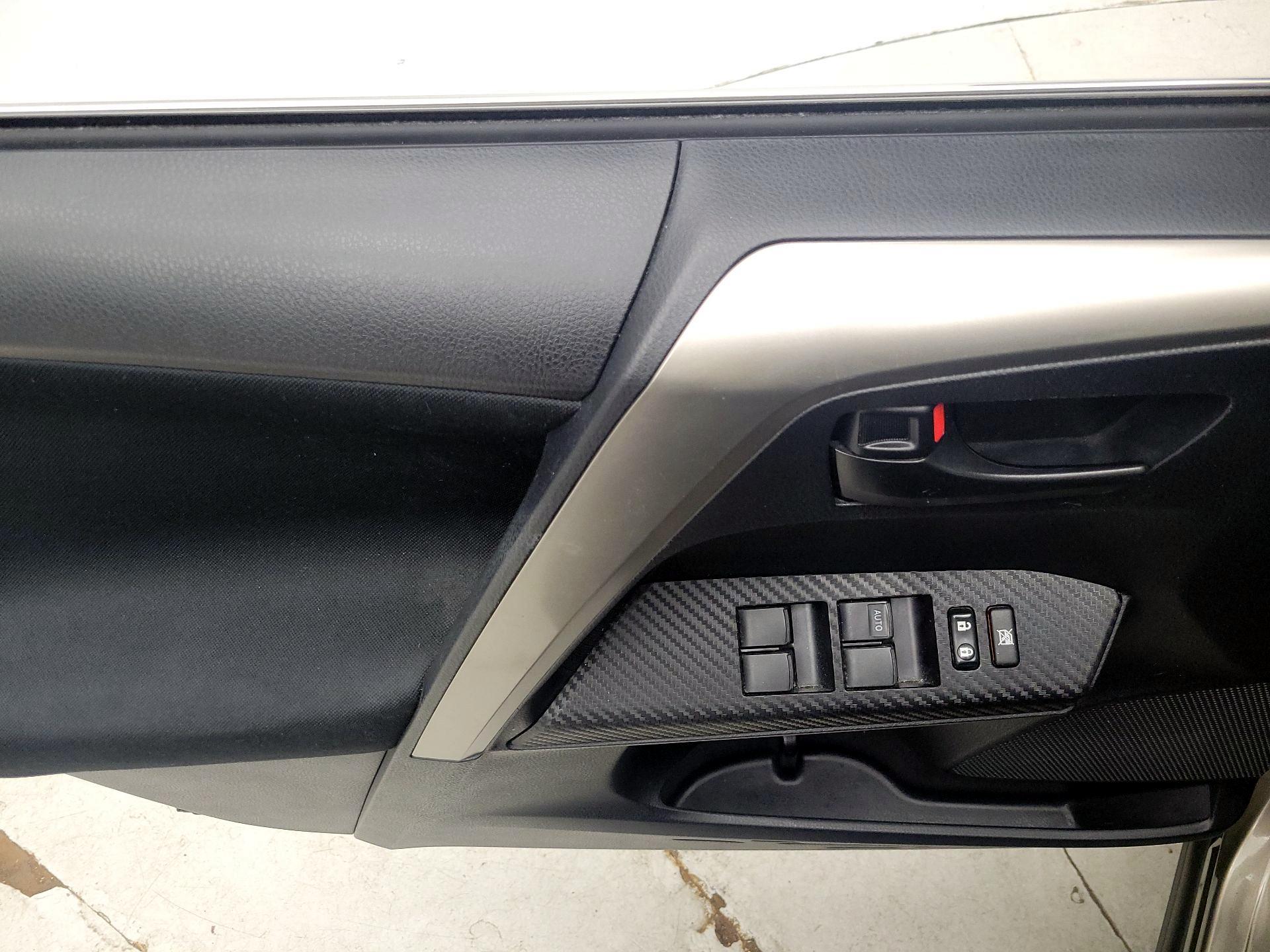 Thumbnail: 2015 Toyota RAV4 - 12