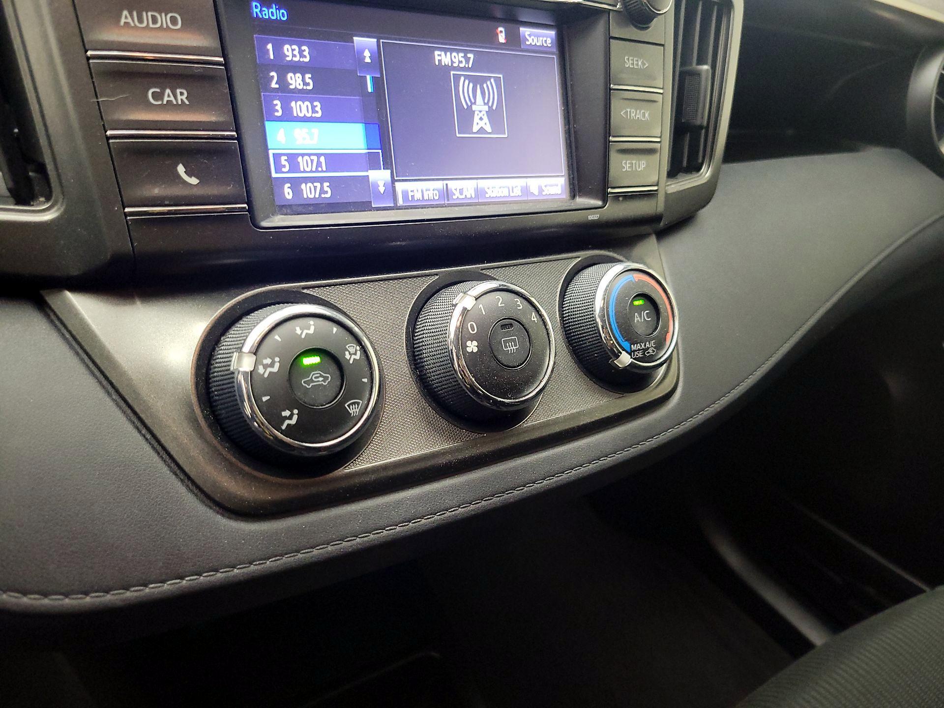 Thumbnail: 2015 Toyota RAV4 - 16