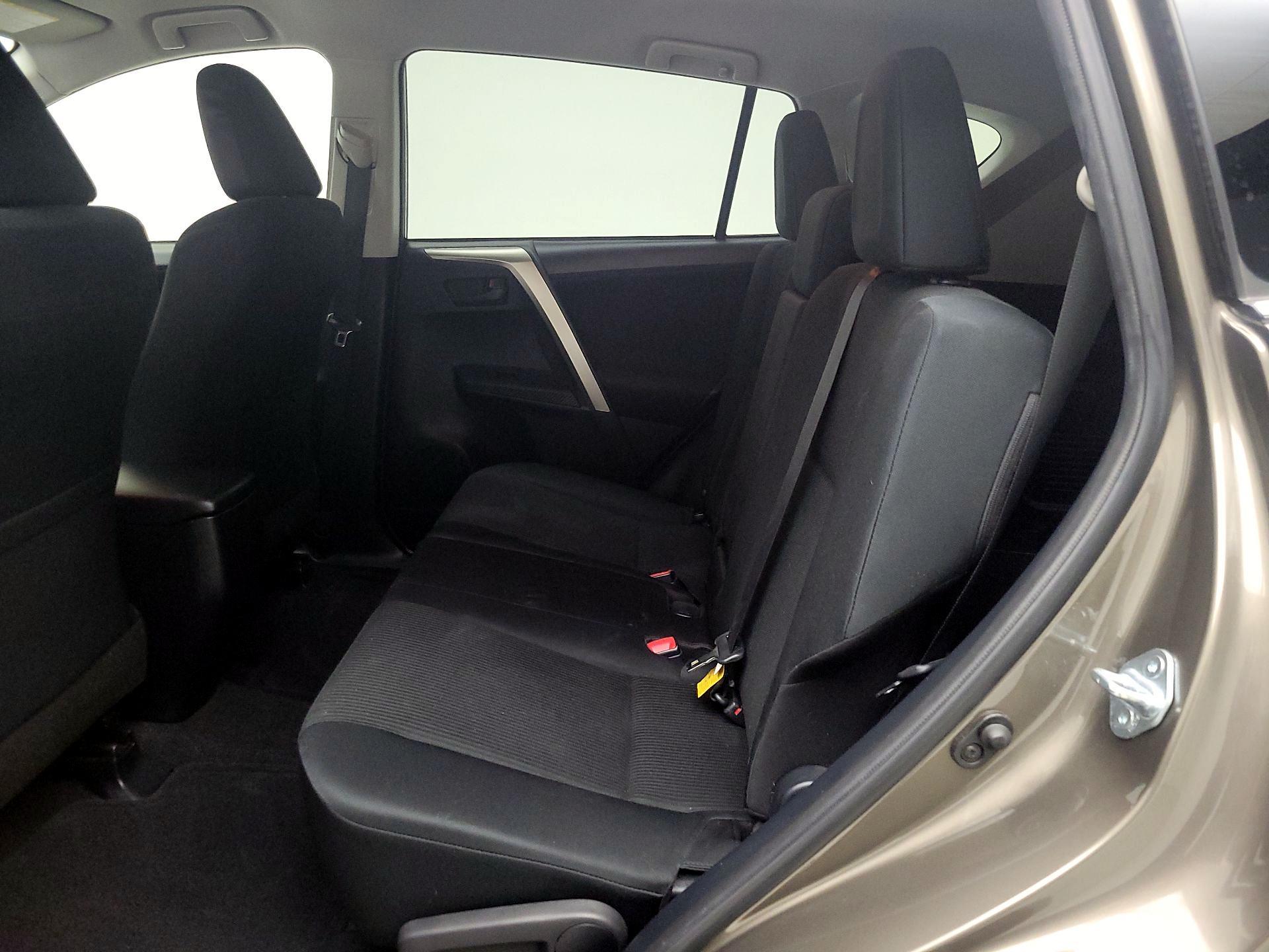Thumbnail: 2015 Toyota RAV4 - 19