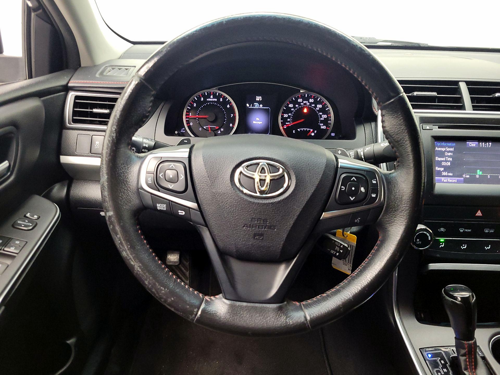 Thumbnail: 2016 Toyota Camry - 10
