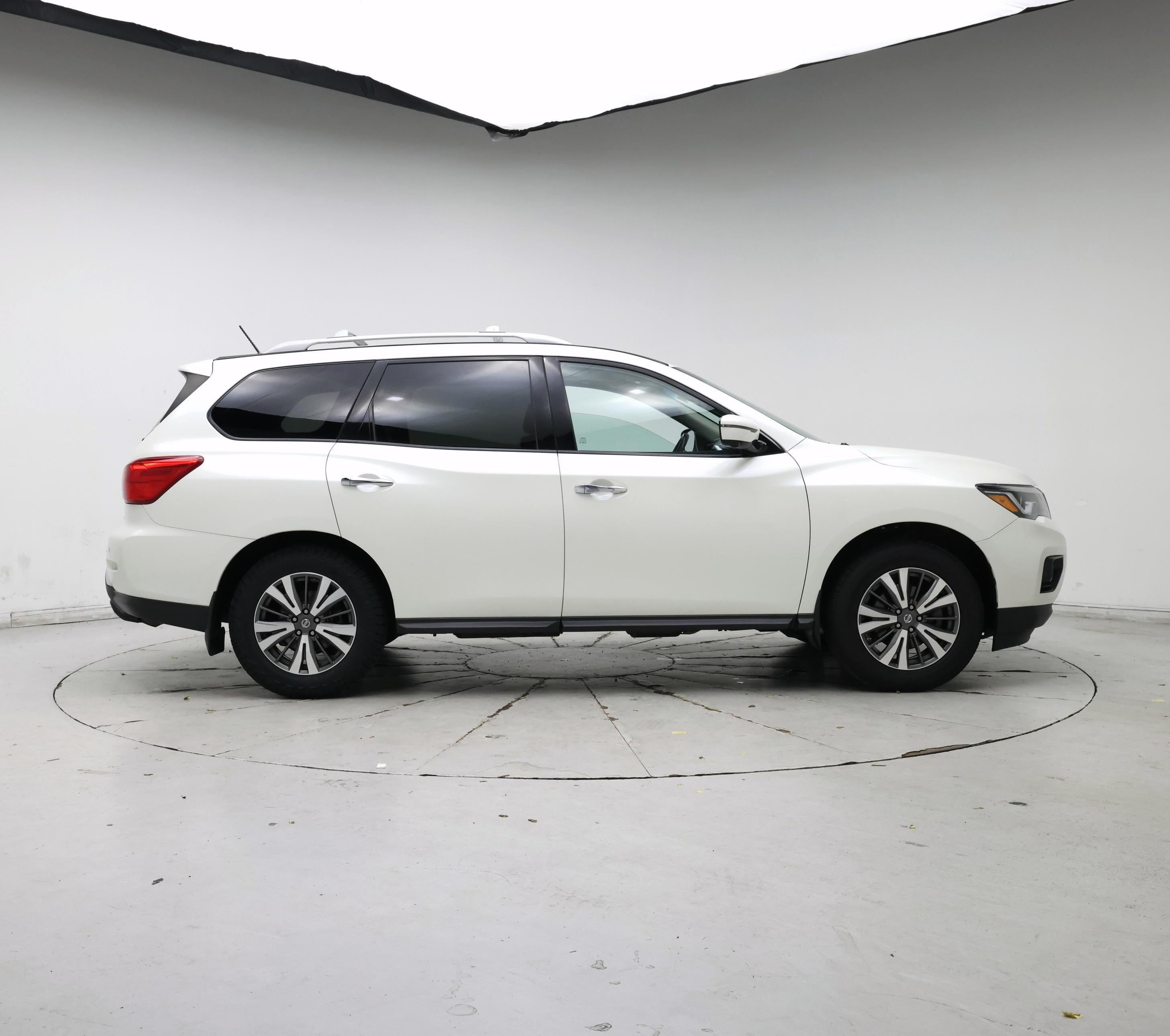 Thumbnail: 2017 Nissan Pathfinder - 7