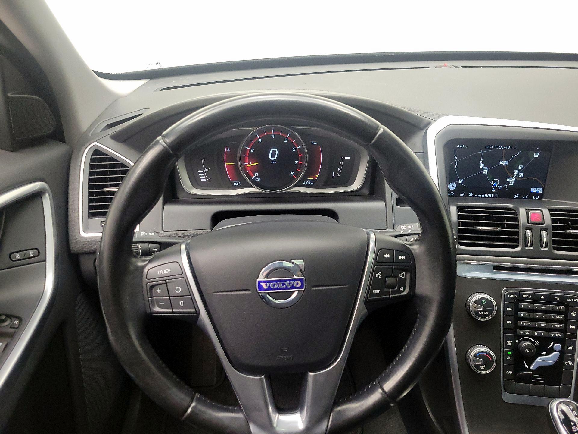 Thumbnail: 2016 Volvo XC60 - 10