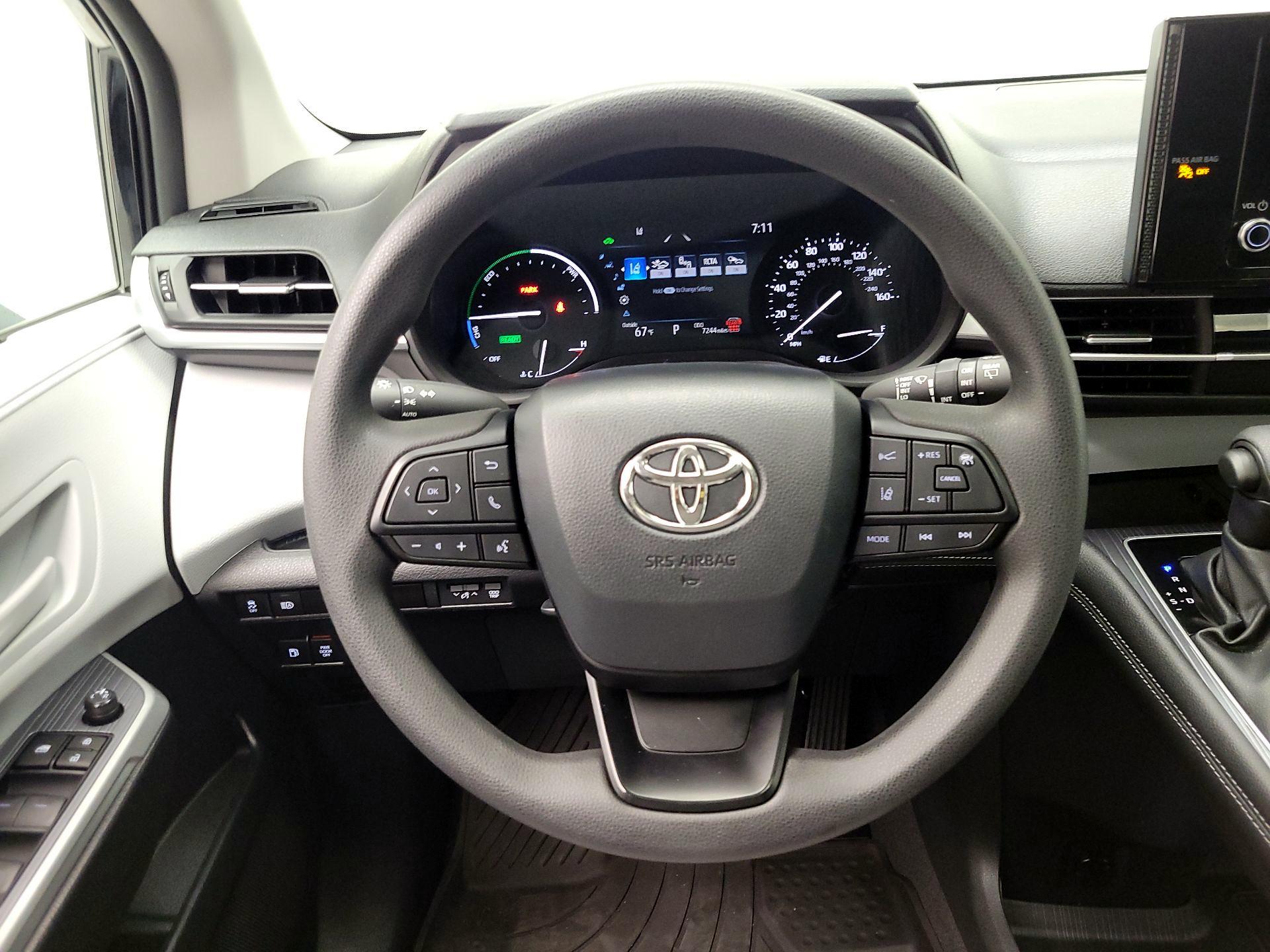 Thumbnail: 2025 Toyota Sienna - 10