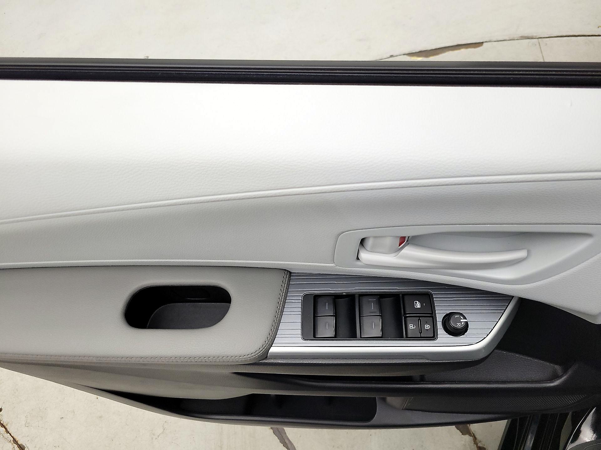 Thumbnail: 2025 Toyota Sienna - 12