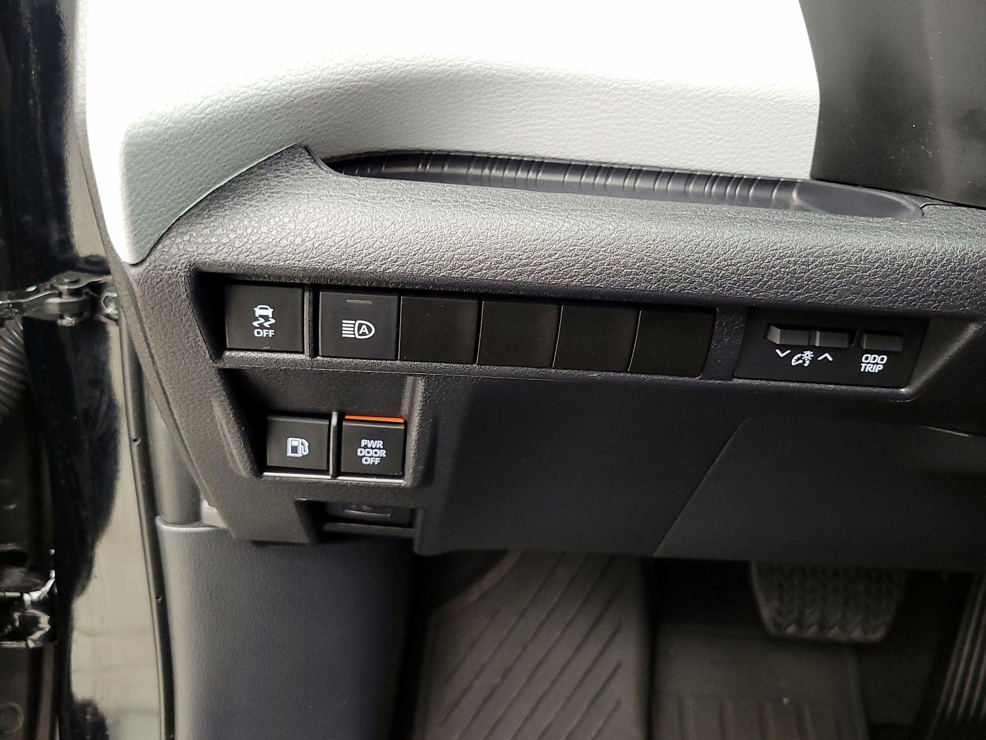Thumbnail: 2025 Toyota Sienna - 13