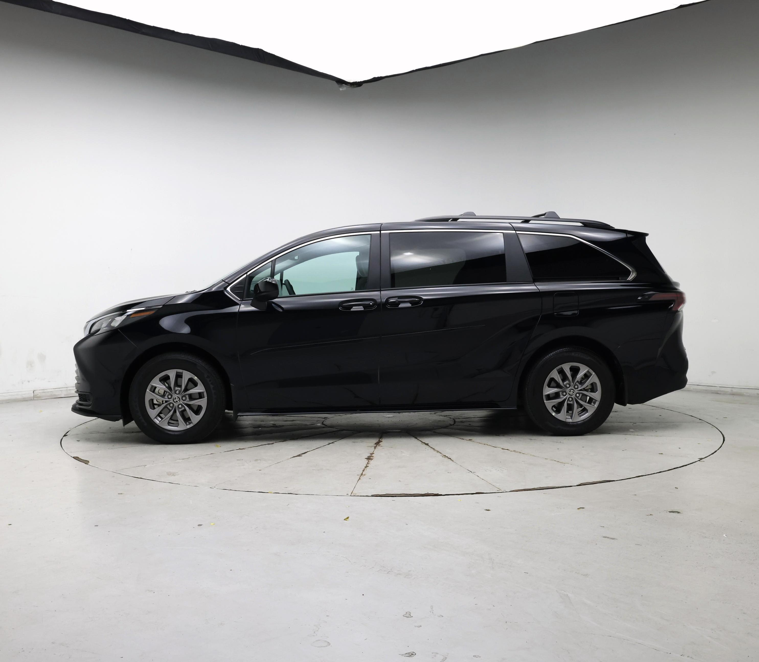 Thumbnail: 2025 Toyota Sienna - 3