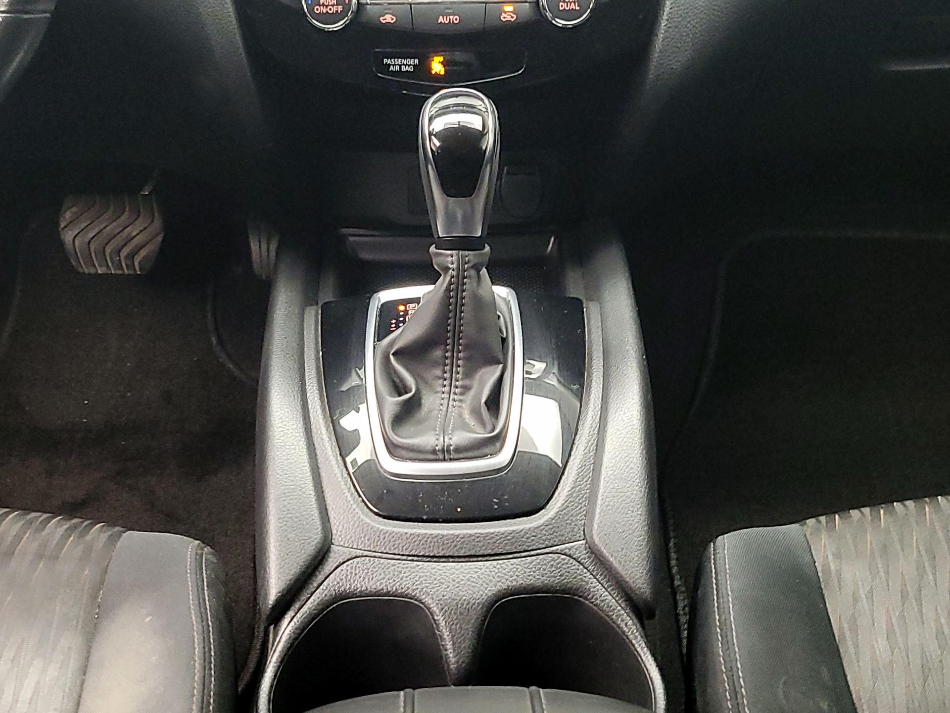 Thumbnail: 2018 Nissan Rogue - 18