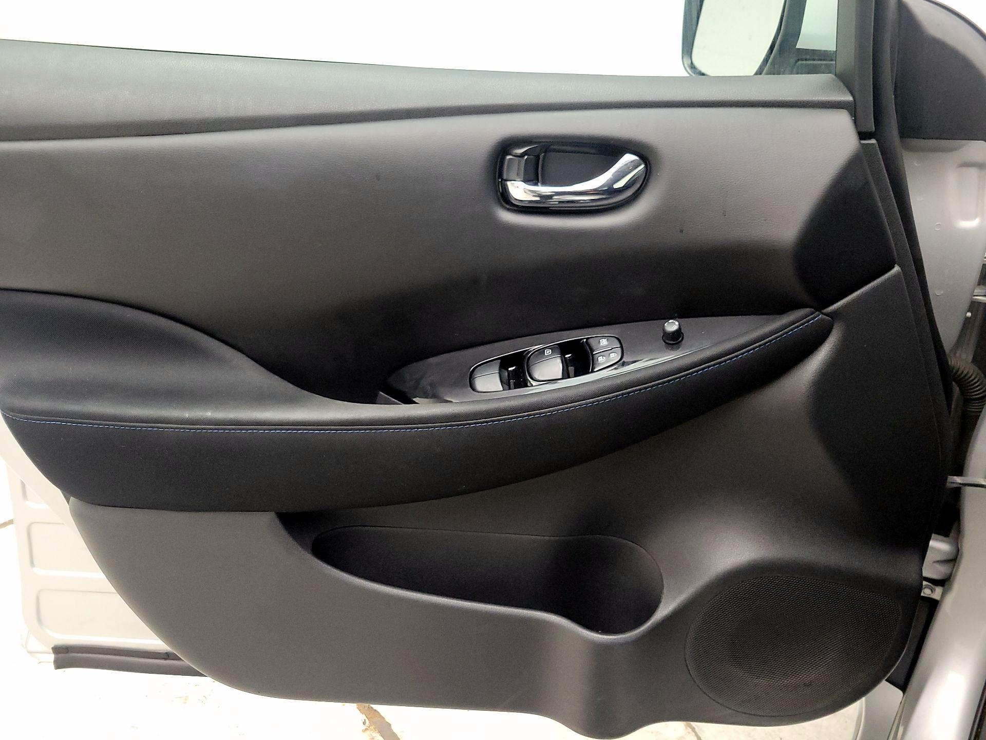 Thumbnail: 2018 Nissan Leaf - 12