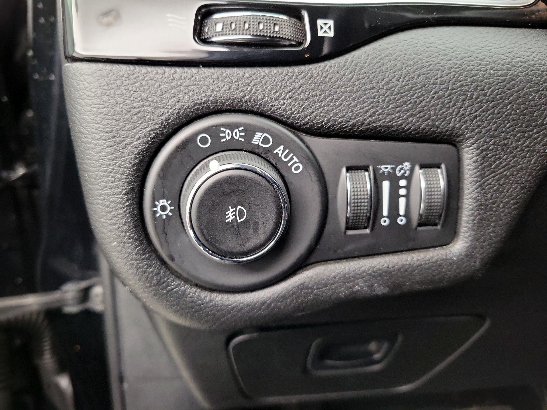 Thumbnail: 2020 Jeep Cherokee - 11