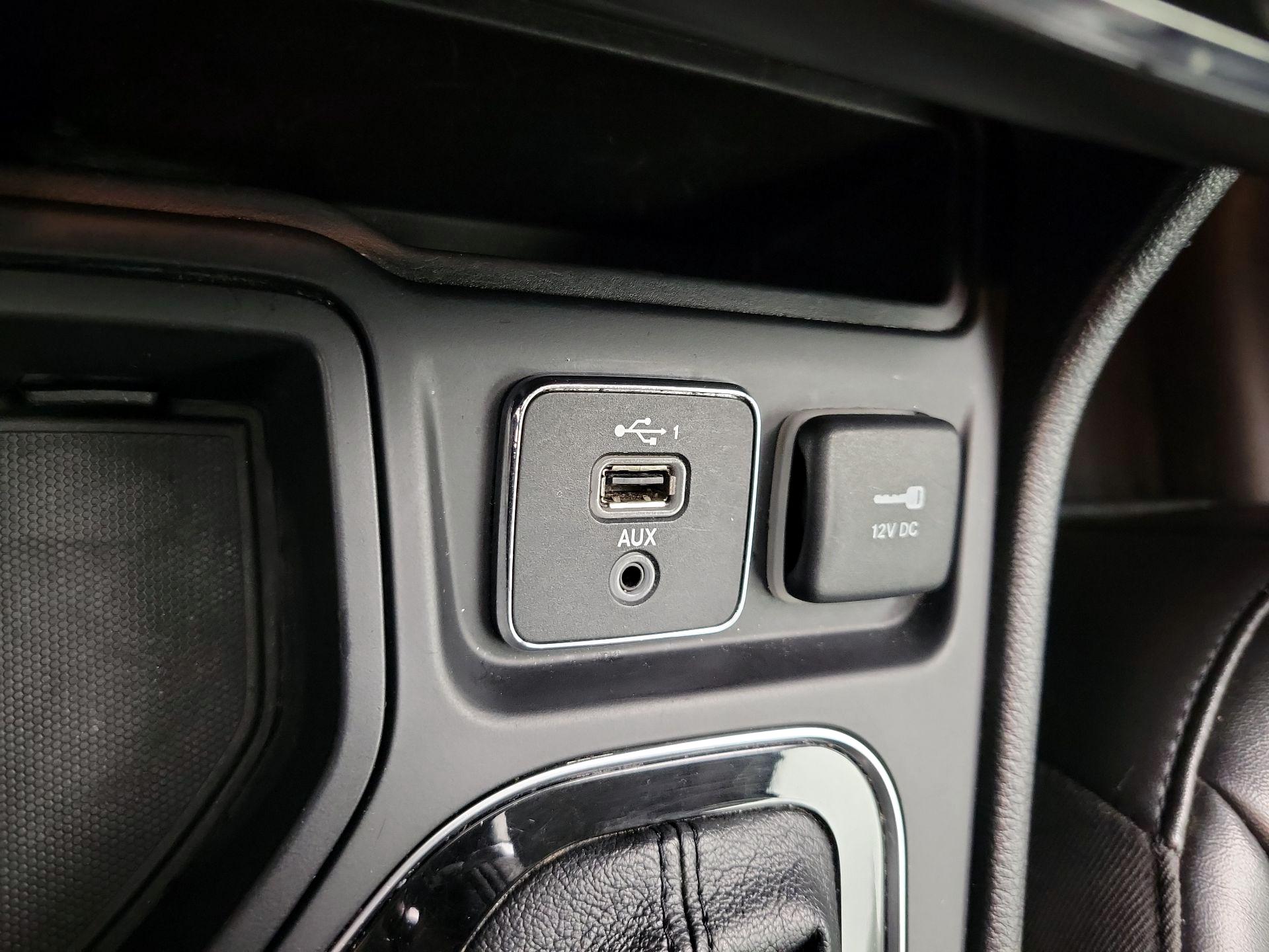 Thumbnail: 2020 Jeep Cherokee - 16