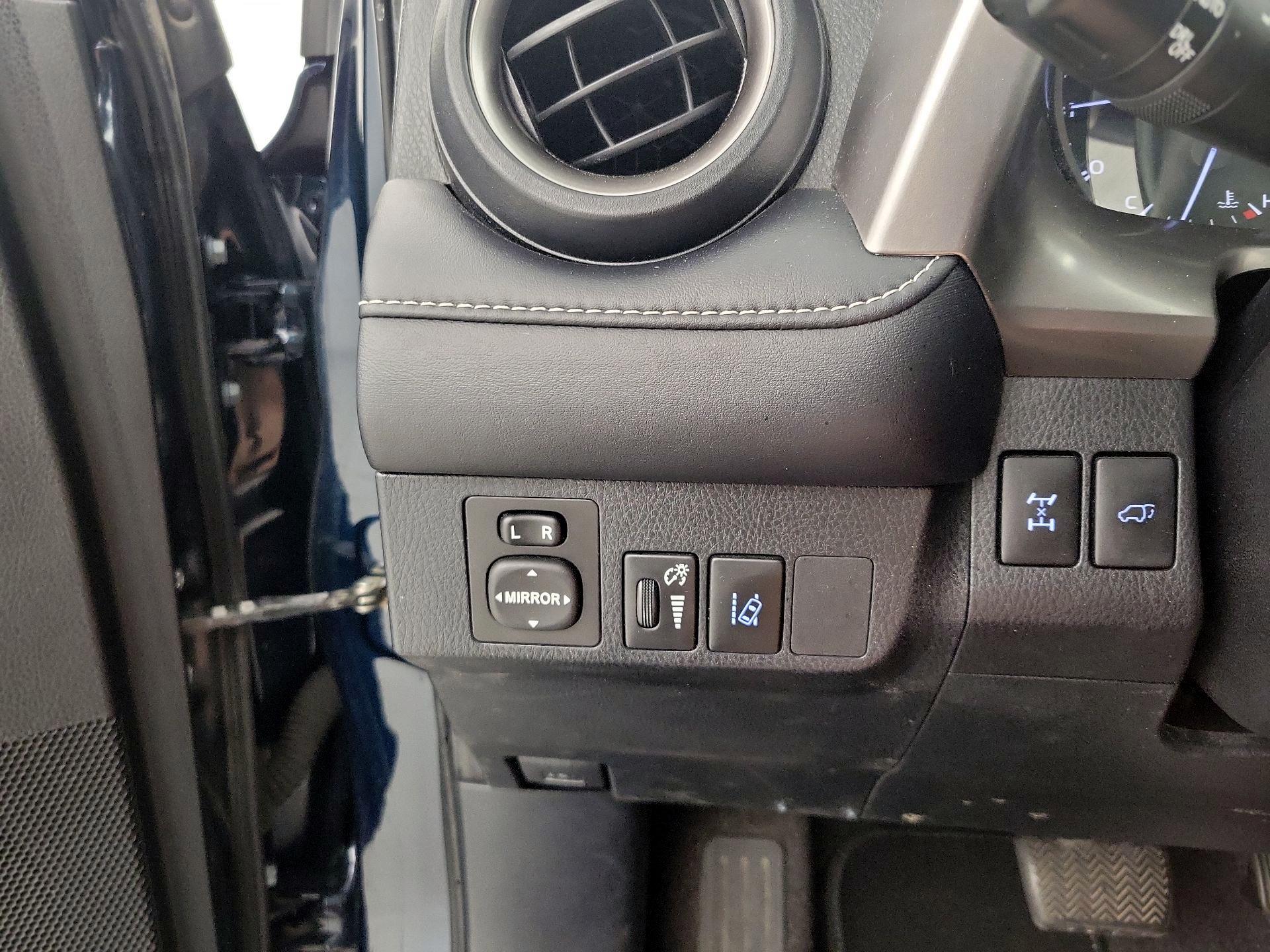 Thumbnail: 2018 Toyota RAV4 - 13