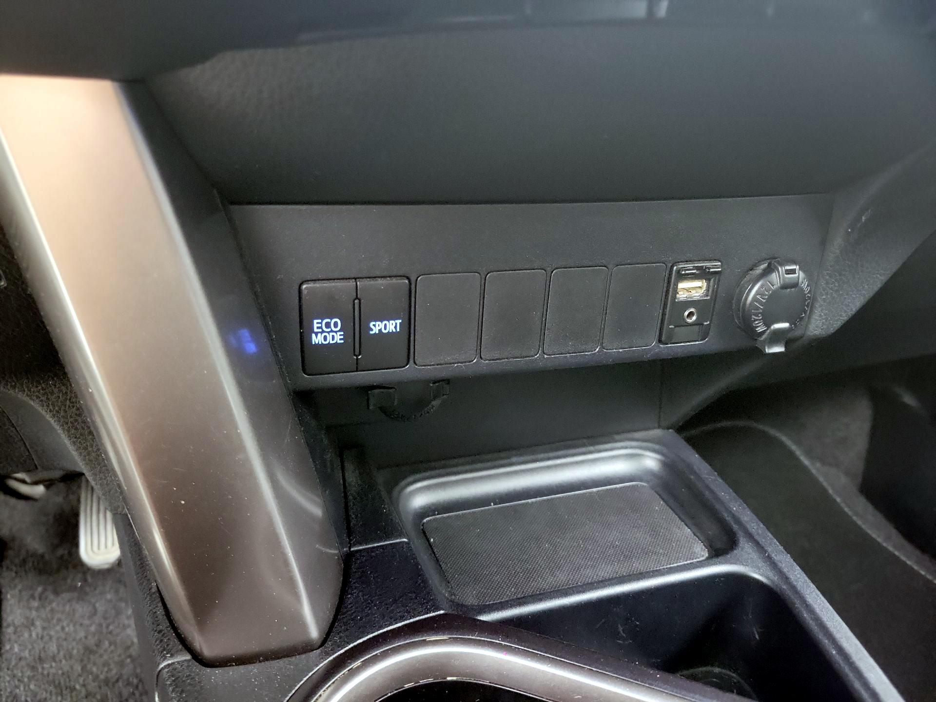 Thumbnail: 2018 Toyota RAV4 - 18
