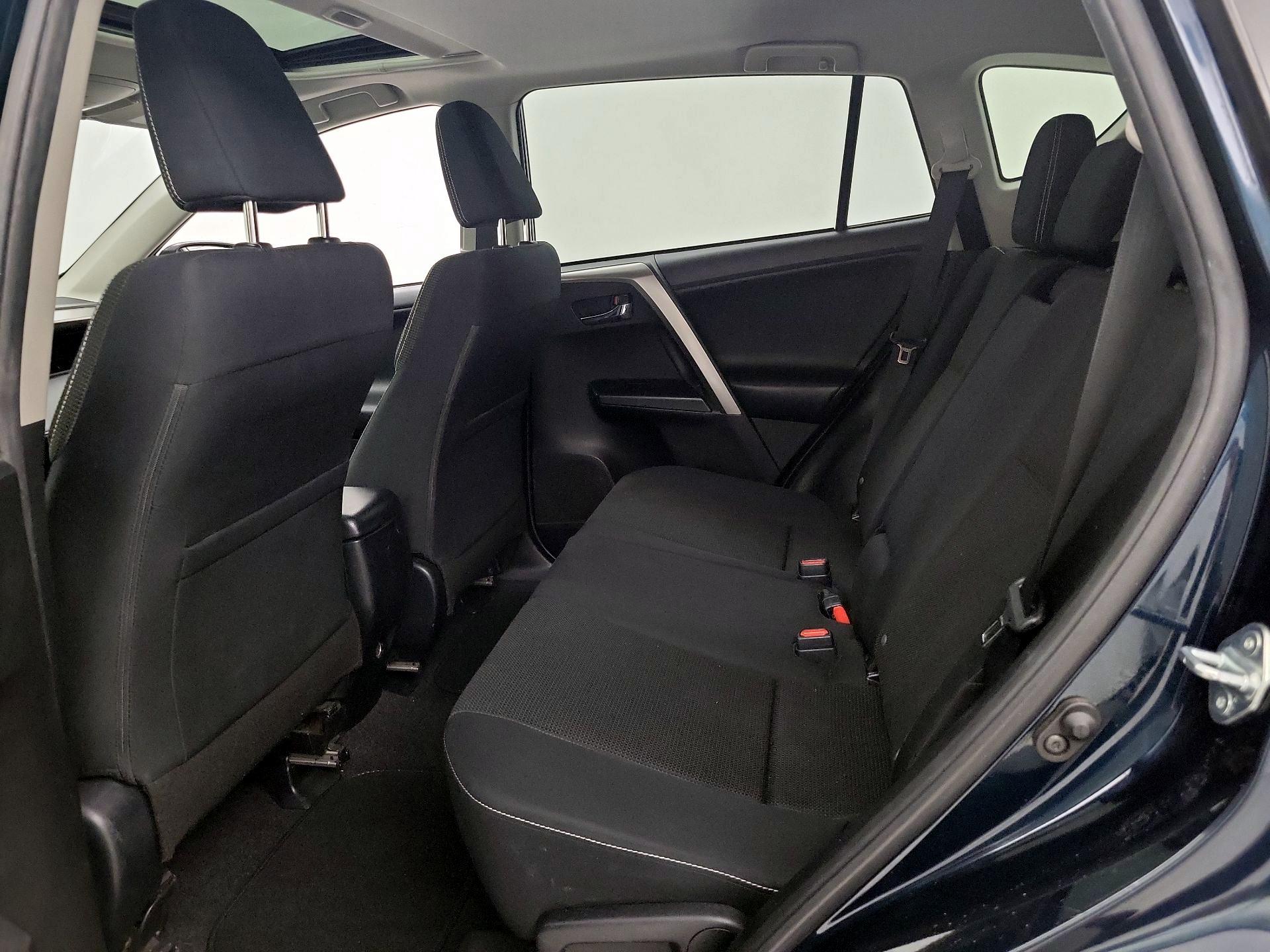 Thumbnail: 2018 Toyota RAV4 - 20