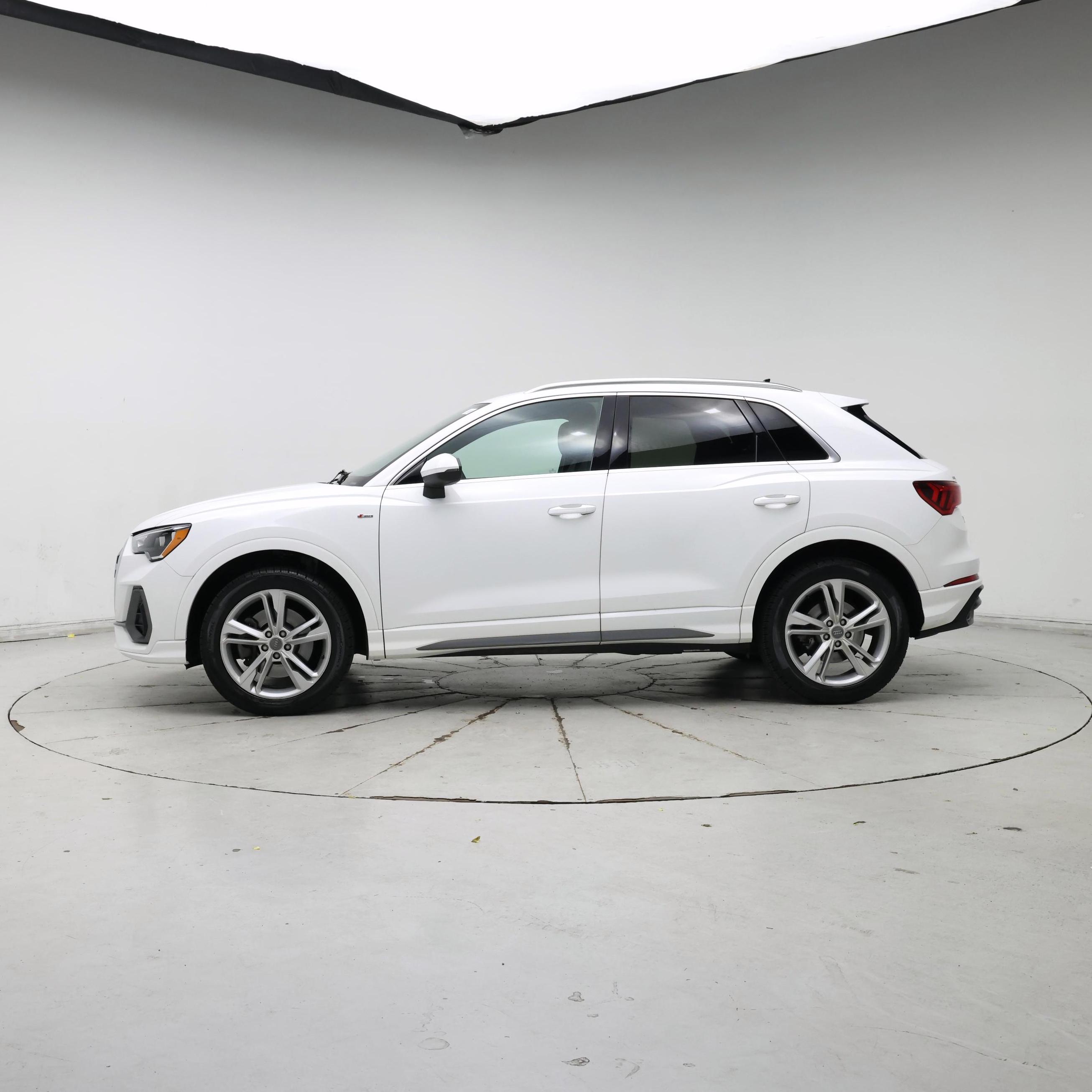 Thumbnail: 2020 Audi Q3 - 3