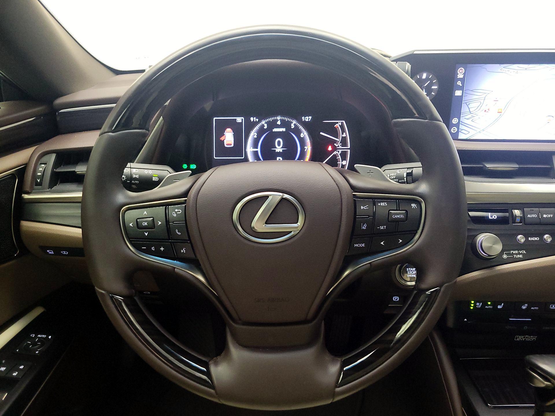 Thumbnail: 2021 Lexus ES - 10
