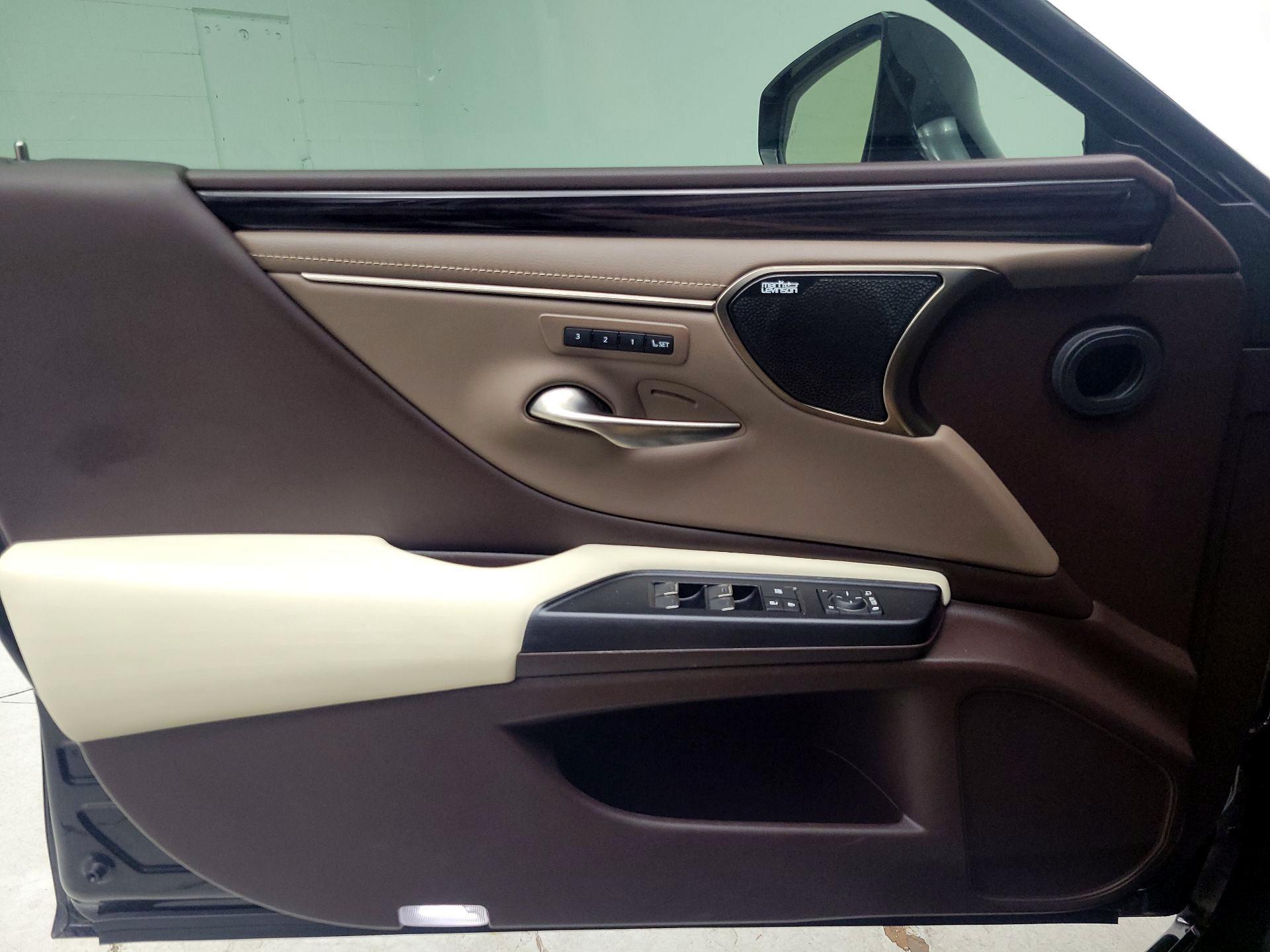 Thumbnail: 2021 Lexus ES - 12