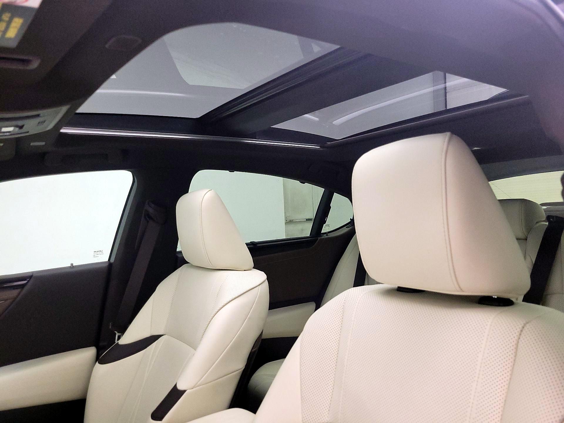 Thumbnail: 2021 Lexus ES - 20