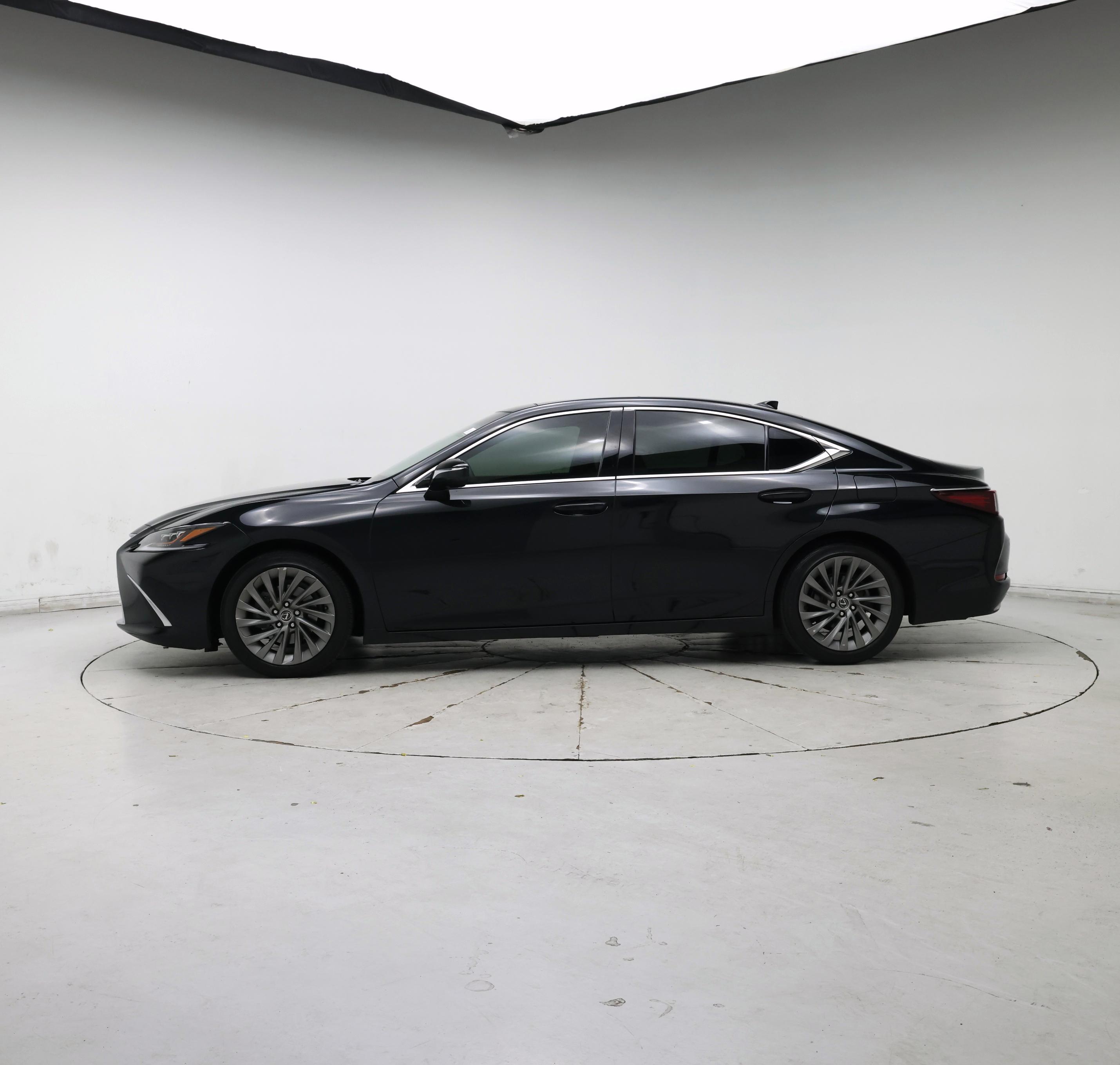 Thumbnail: 2021 Lexus ES - 3