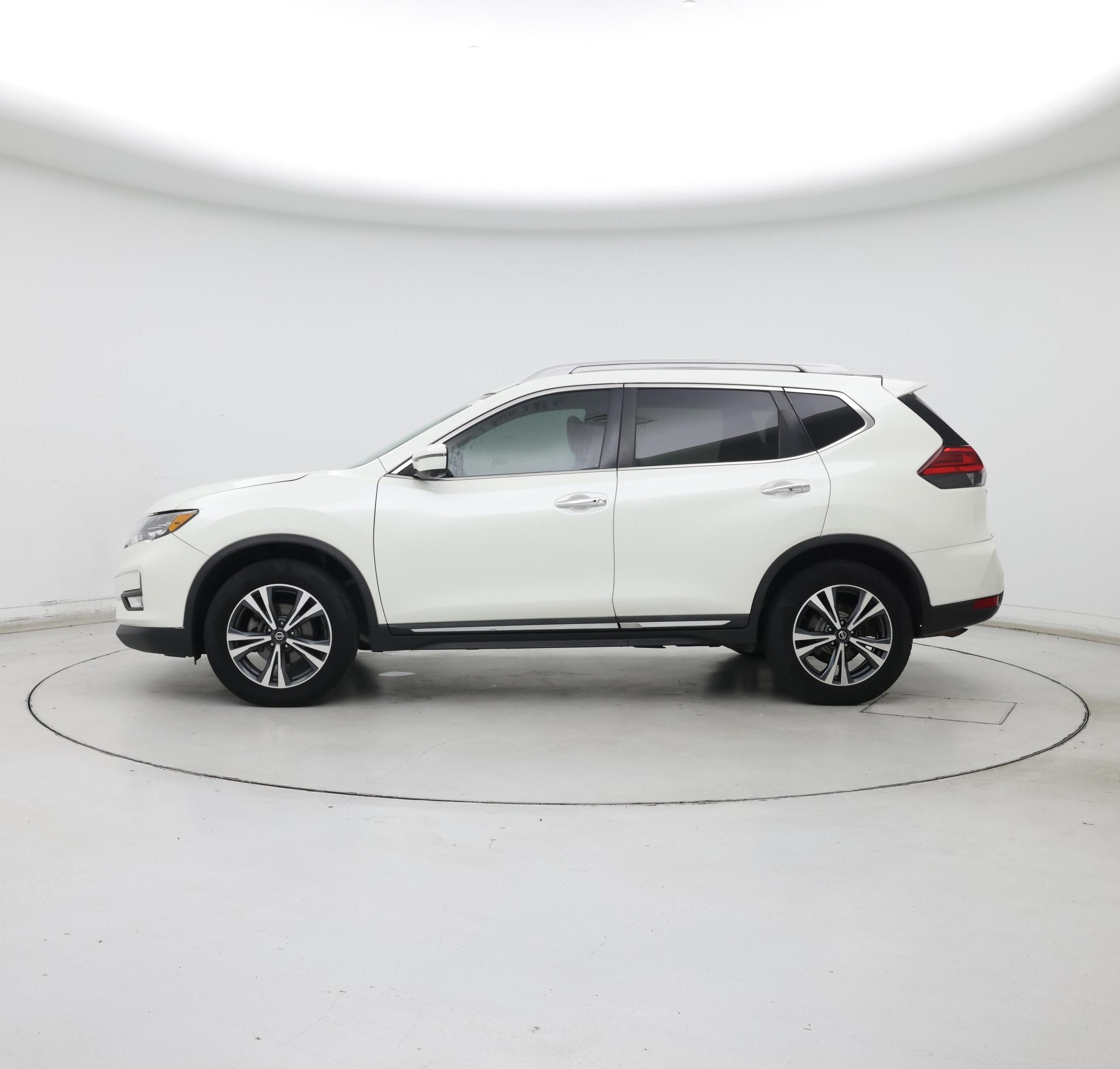 Thumbnail: 2017 Nissan Rogue - 3