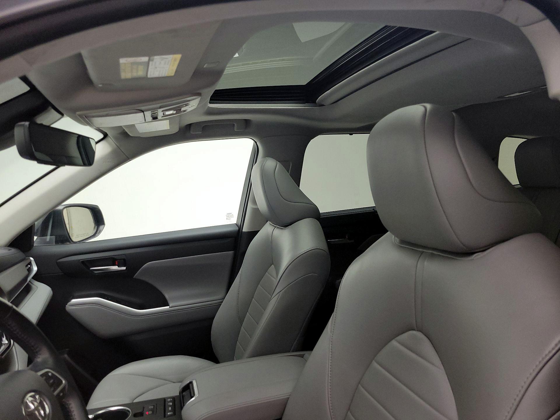 Thumbnail: 2022 Toyota Highlander - 20