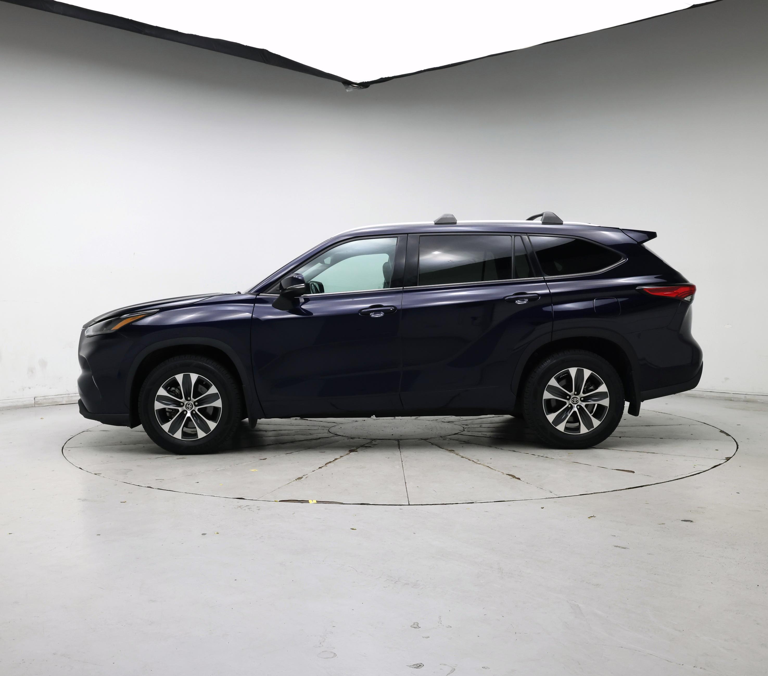 Thumbnail: 2022 Toyota Highlander - 3