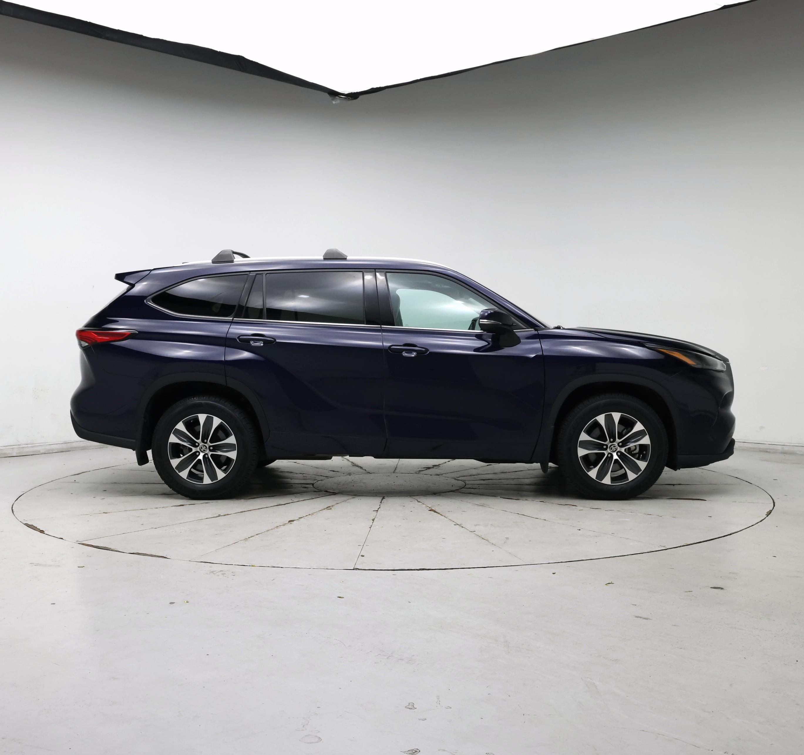 Thumbnail: 2022 Toyota Highlander - 7
