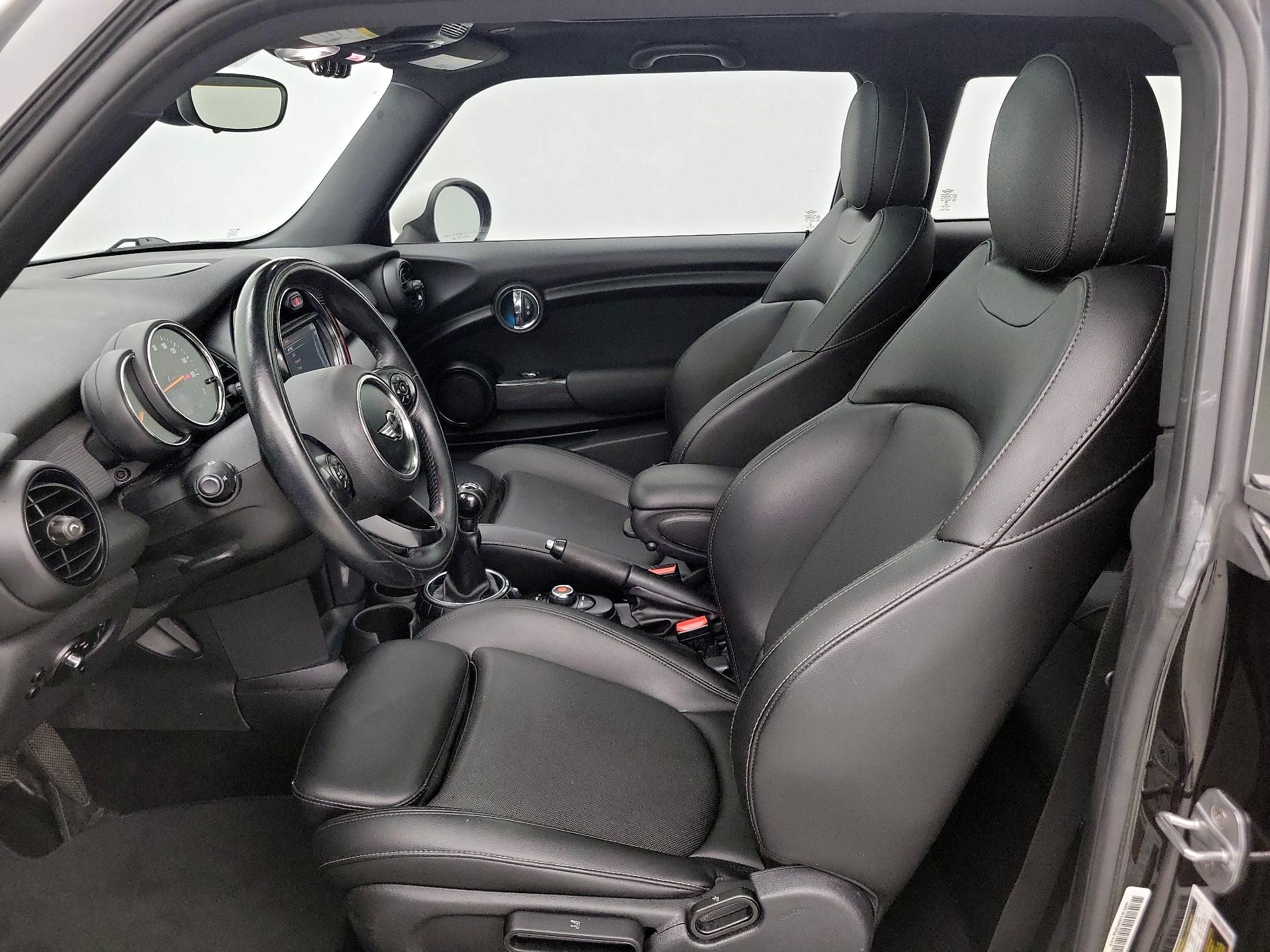Thumbnail: 2016 MINI Cooper Hardtop - 9