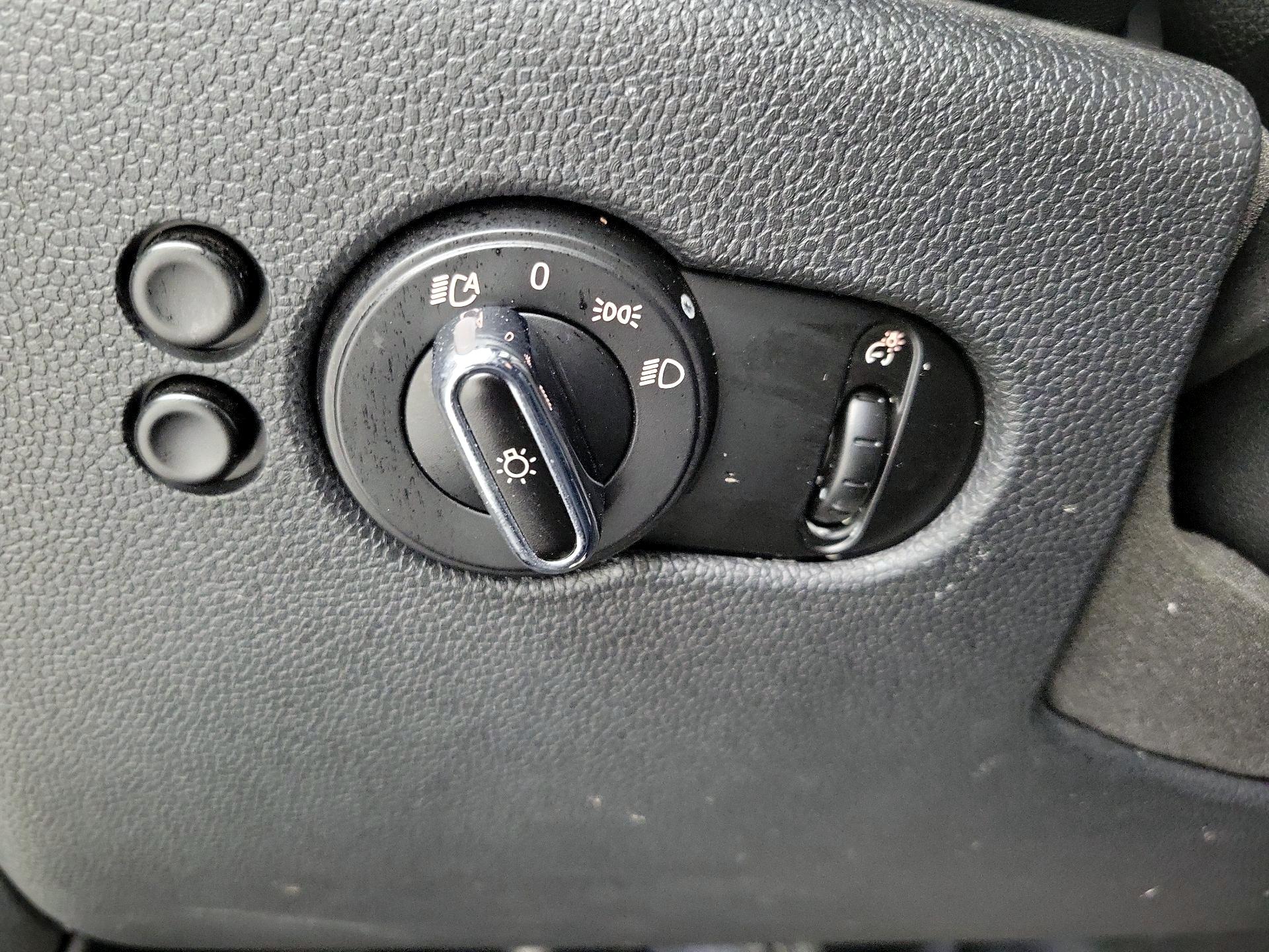 Thumbnail: 2016 MINI Cooper Hardtop - 11