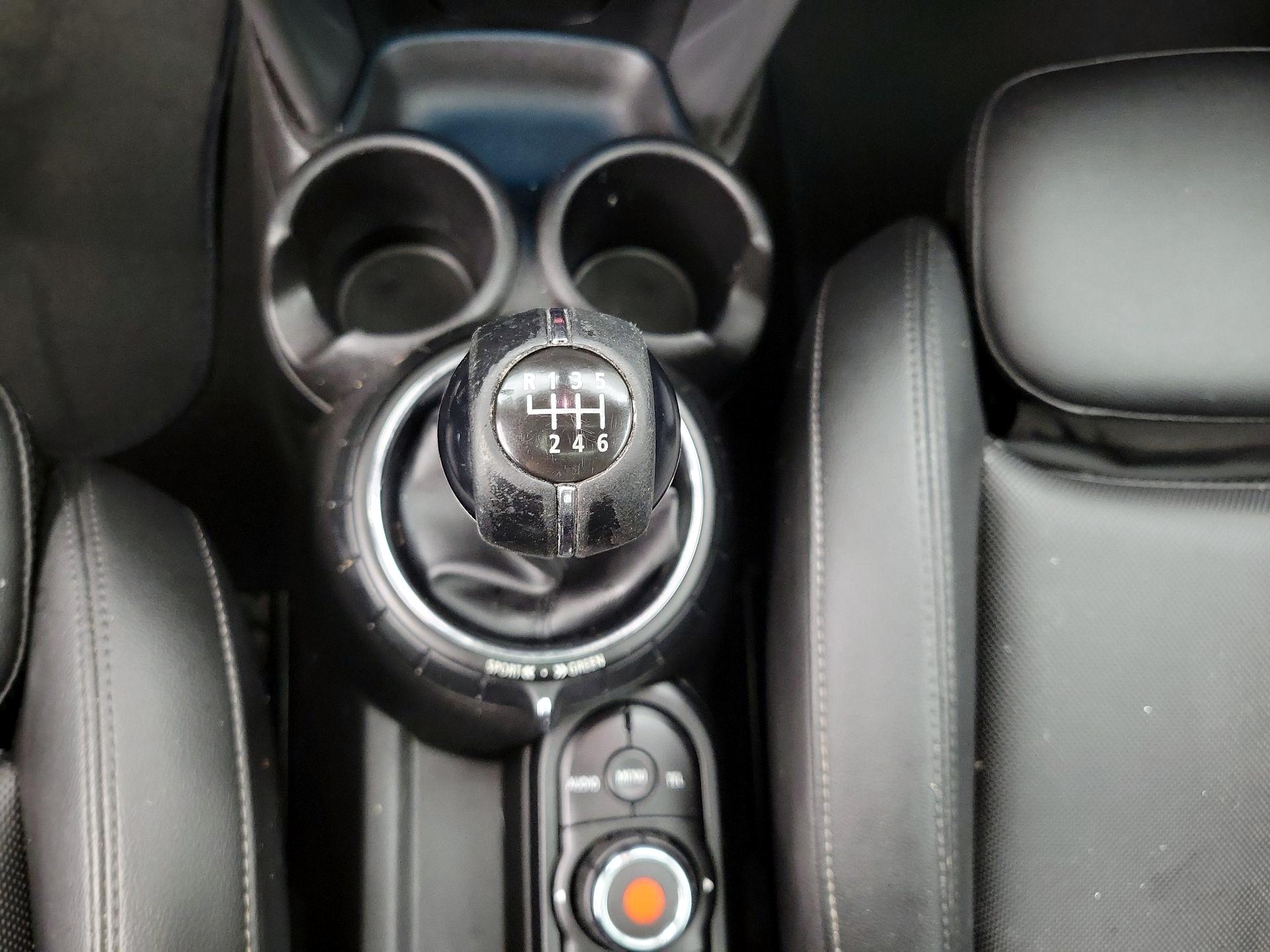 Thumbnail: 2016 MINI Cooper Hardtop - 14