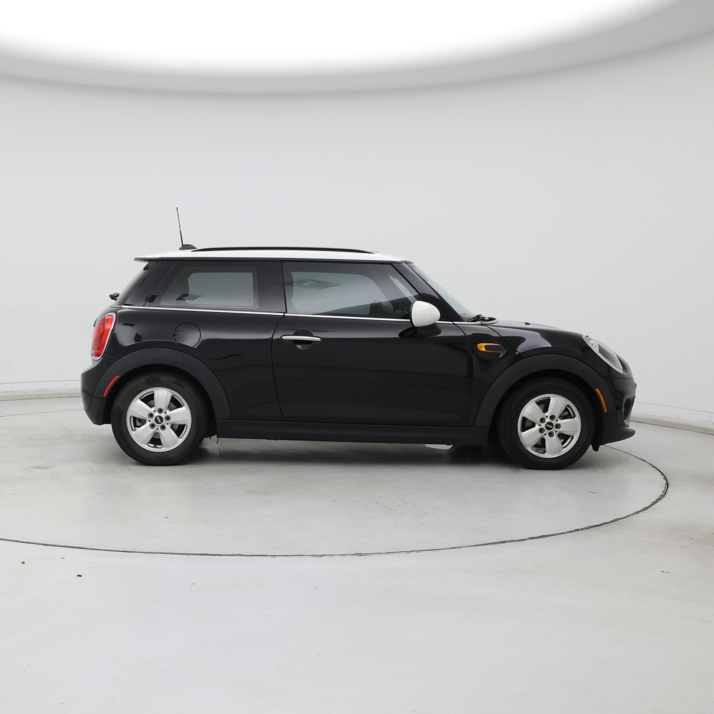 Thumbnail: 2016 MINI Cooper Hardtop - 7