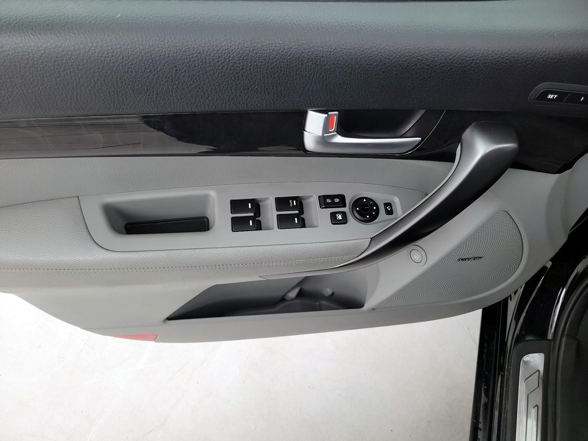 Thumbnail: 2014 Kia Sorento - 12