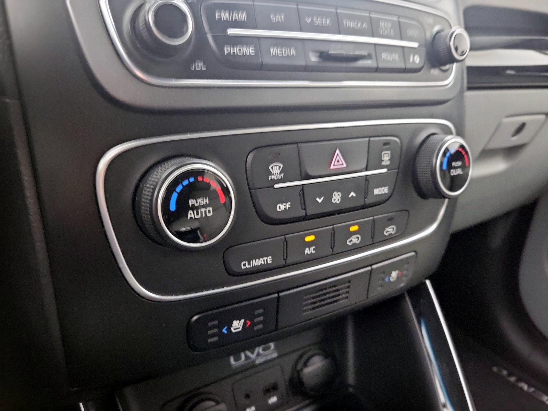 Thumbnail: 2014 Kia Sorento - 16