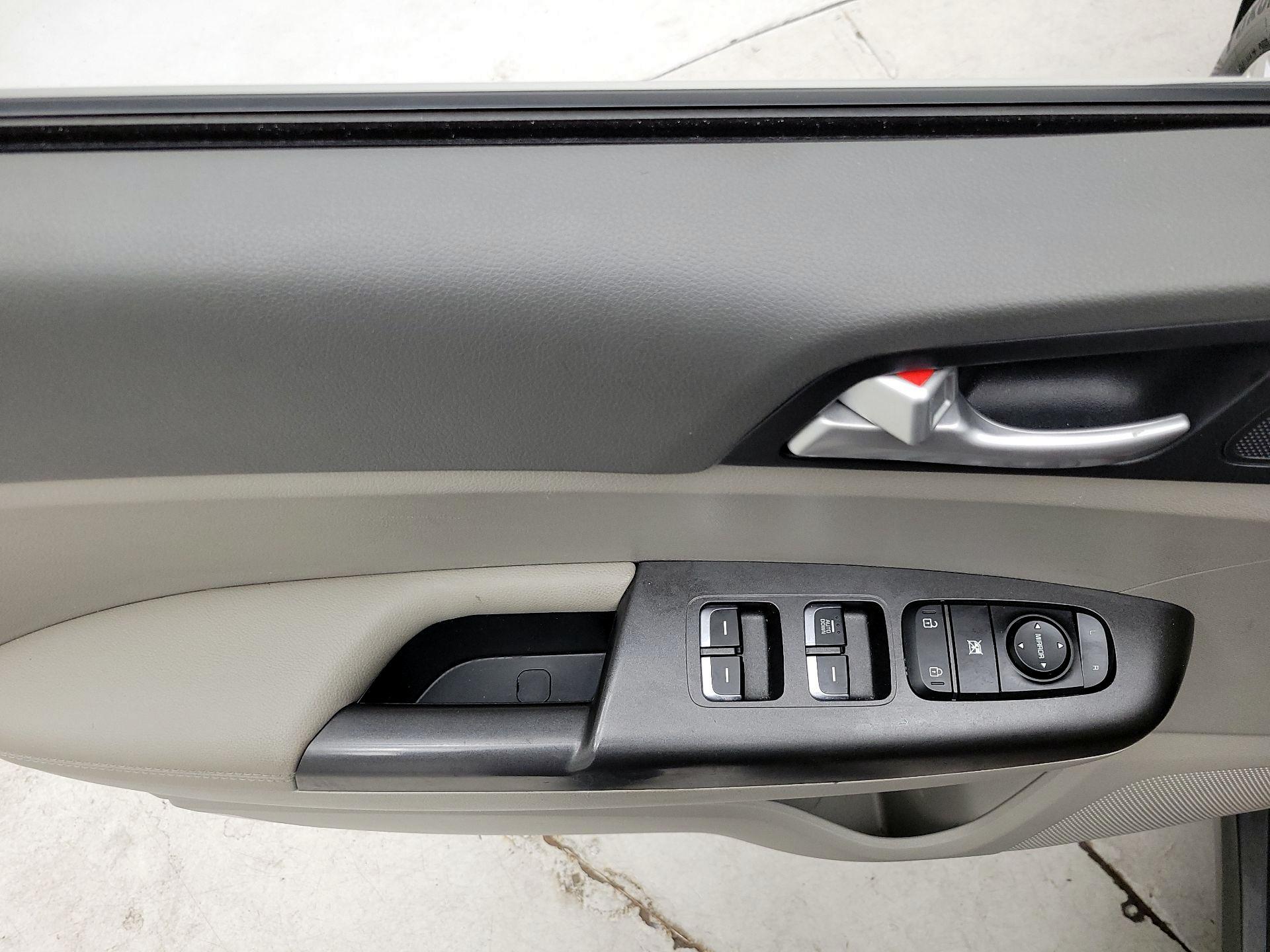 Thumbnail: 2019 Kia Sportage - 12