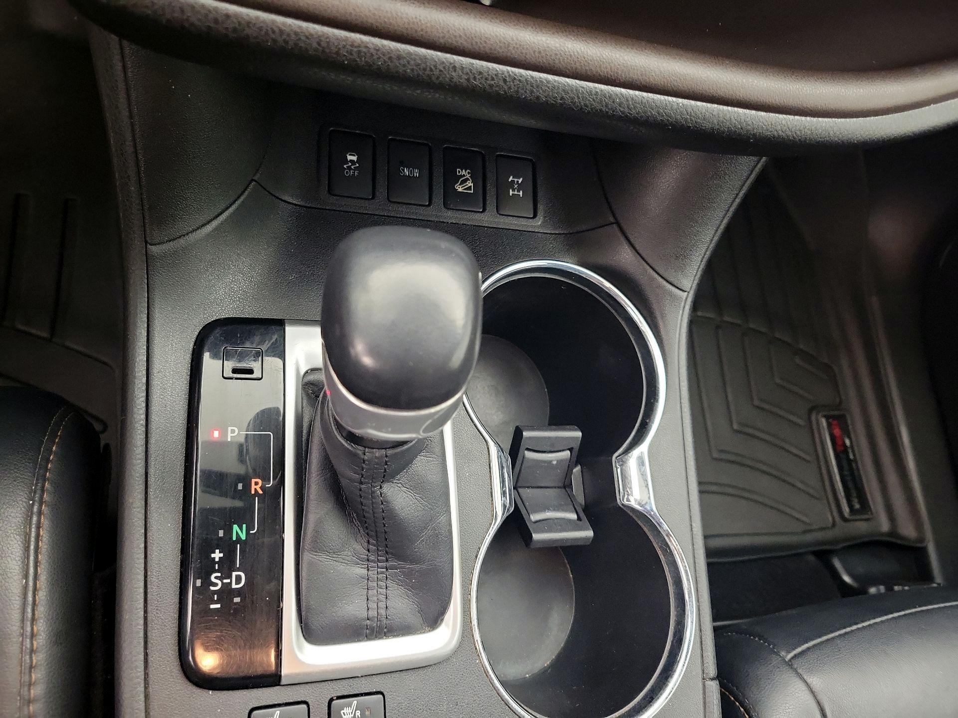 Thumbnail: 2014 Toyota Highlander - 18