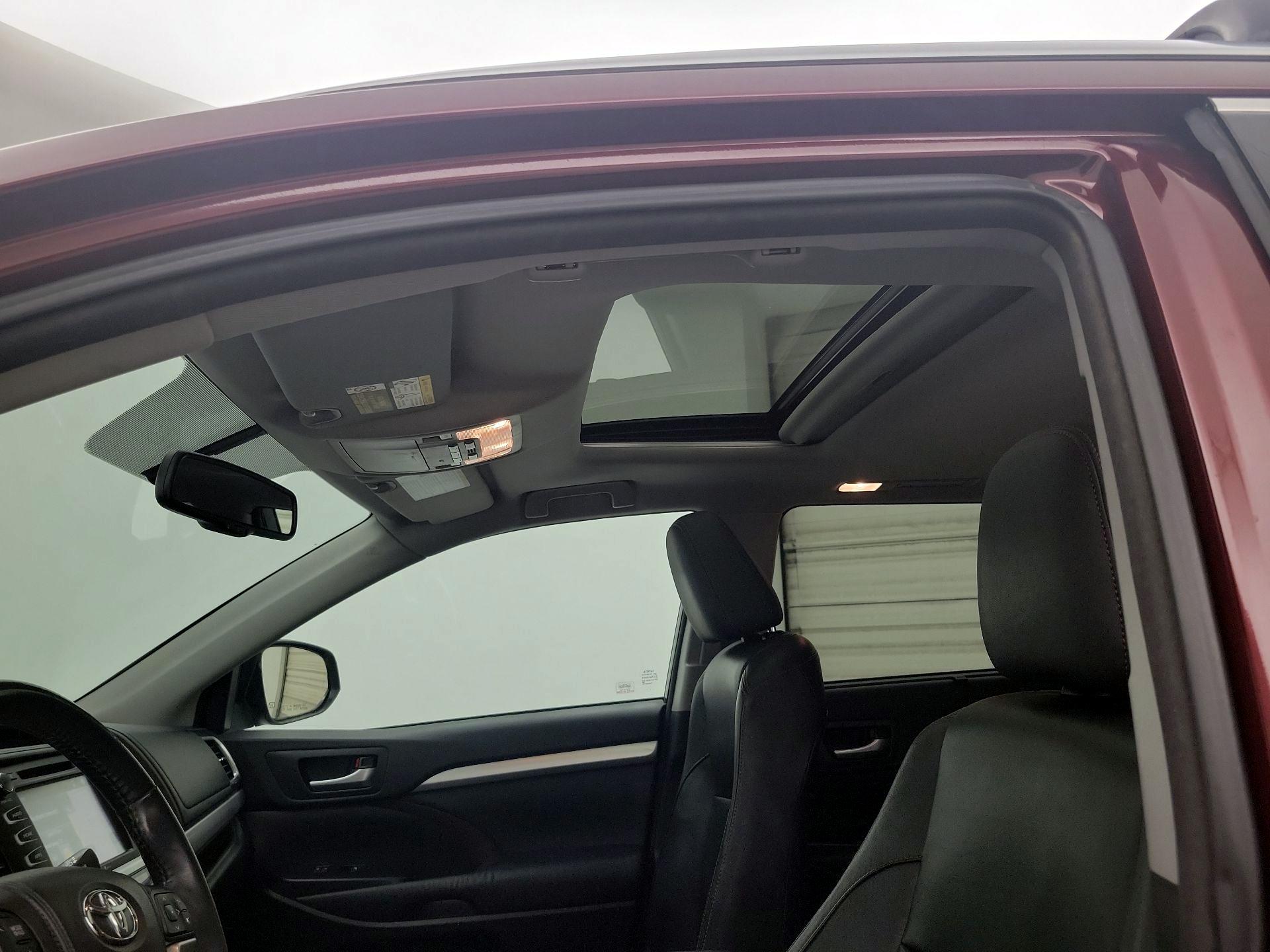 Thumbnail: 2014 Toyota Highlander - 20