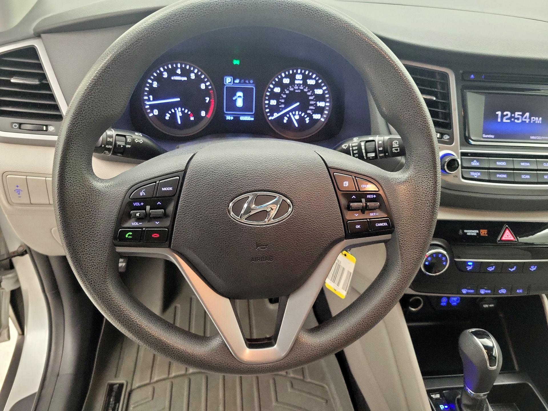 Thumbnail: 2016 Hyundai Tucson - 10