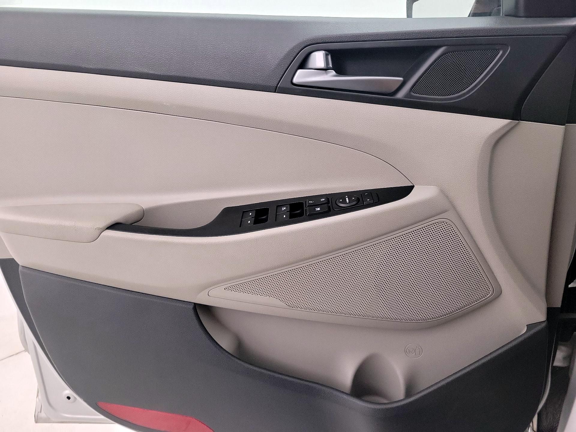 Thumbnail: 2016 Hyundai Tucson - 12