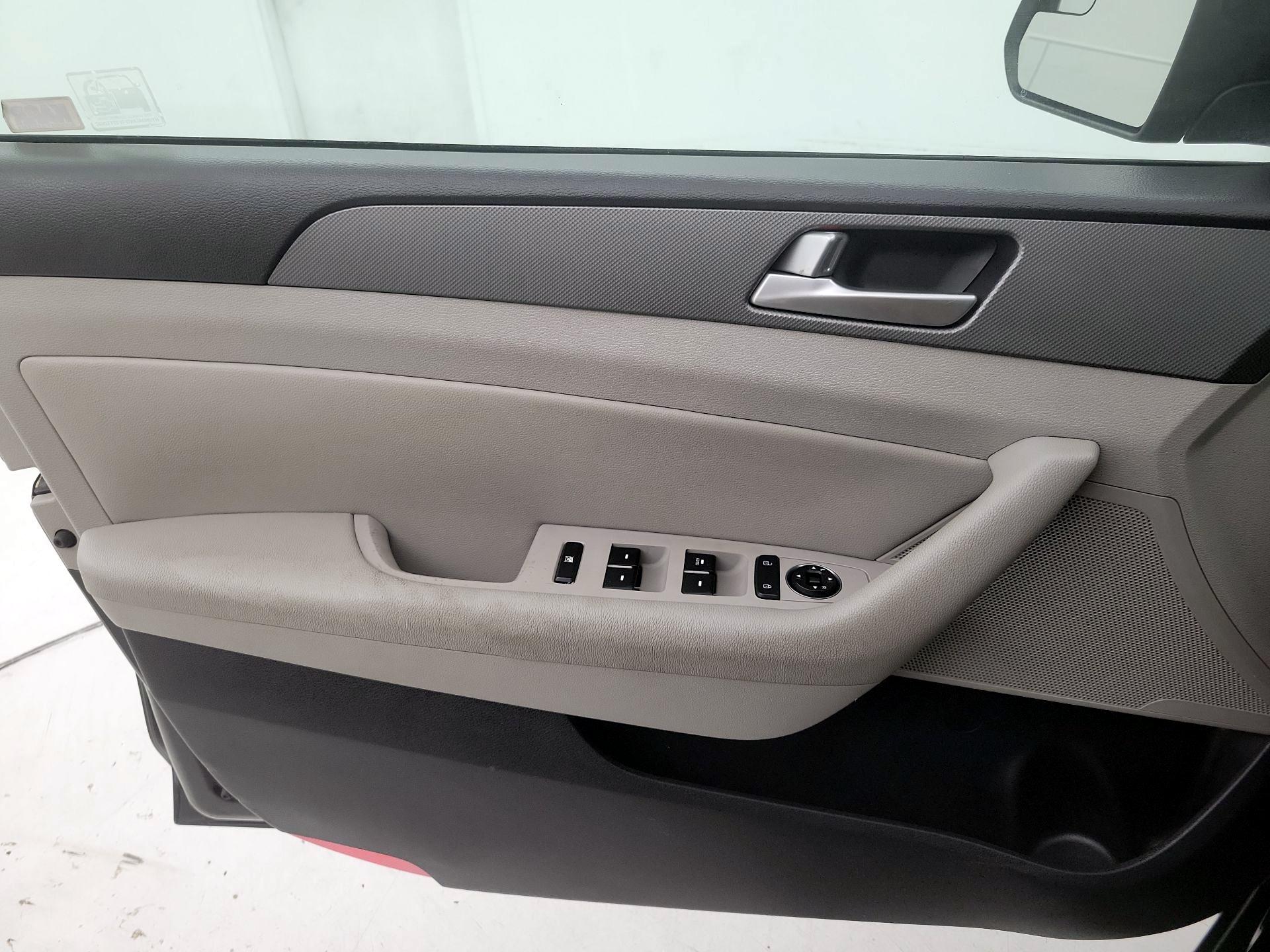 Thumbnail: 2015 Hyundai Sonata - 12