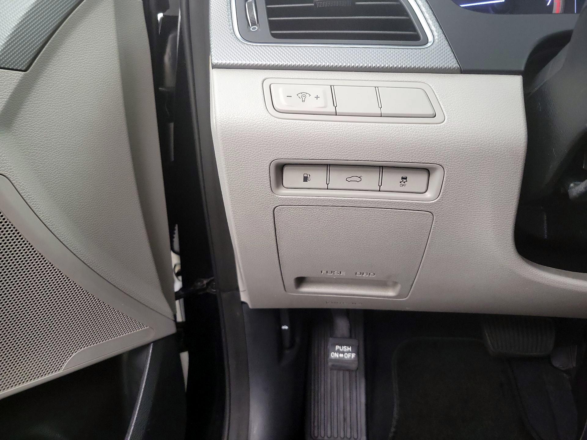 Thumbnail: 2015 Hyundai Sonata - 13