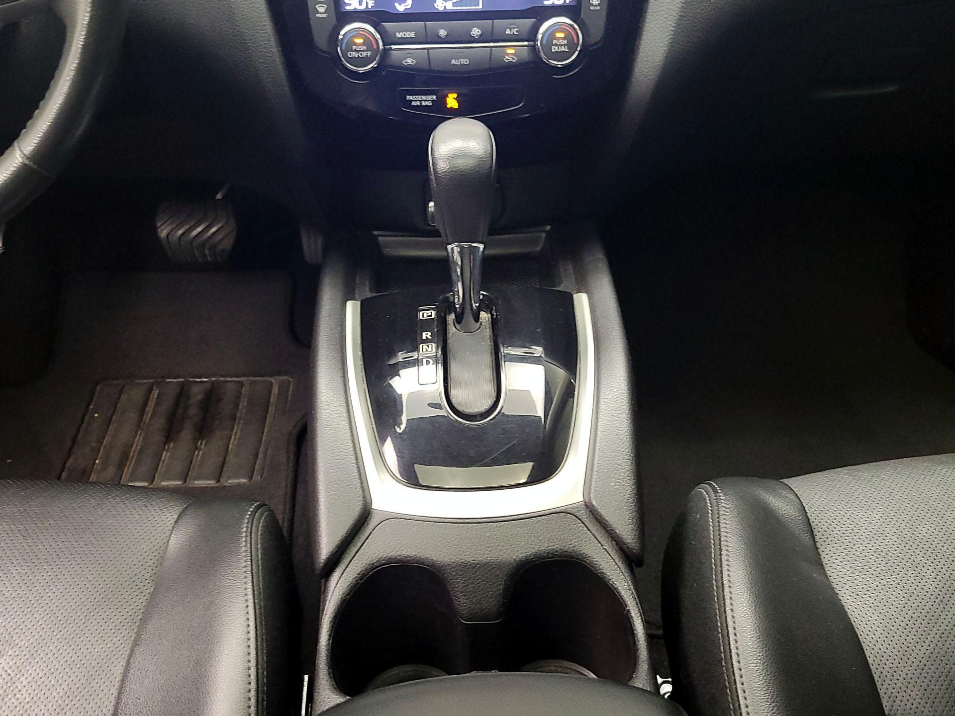 Thumbnail: 2015 Nissan Rogue - 18