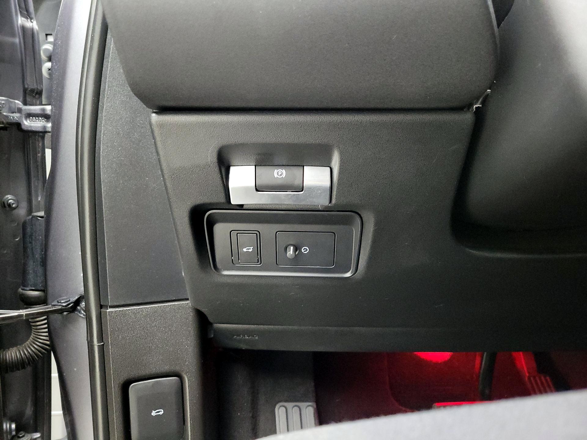 Thumbnail: 2020 Land Rover Range Rover Evoque - 13