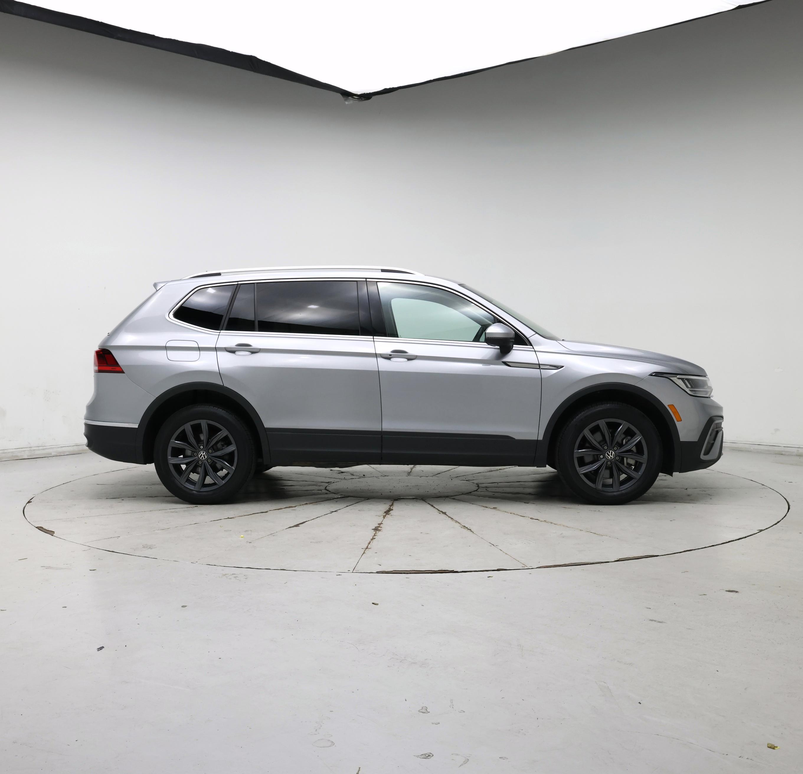 Thumbnail: 2022 Volkswagen Tiguan - 7