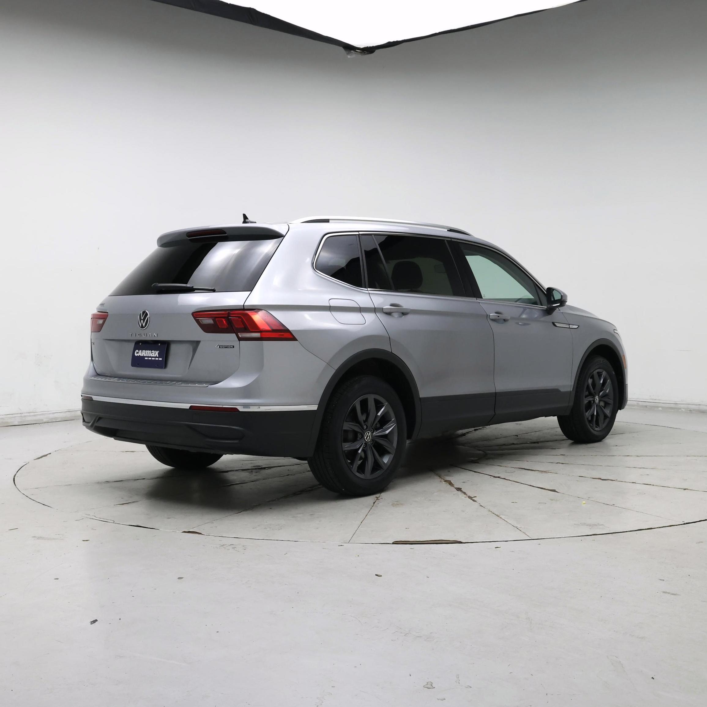 Thumbnail: 2022 Volkswagen Tiguan - 8