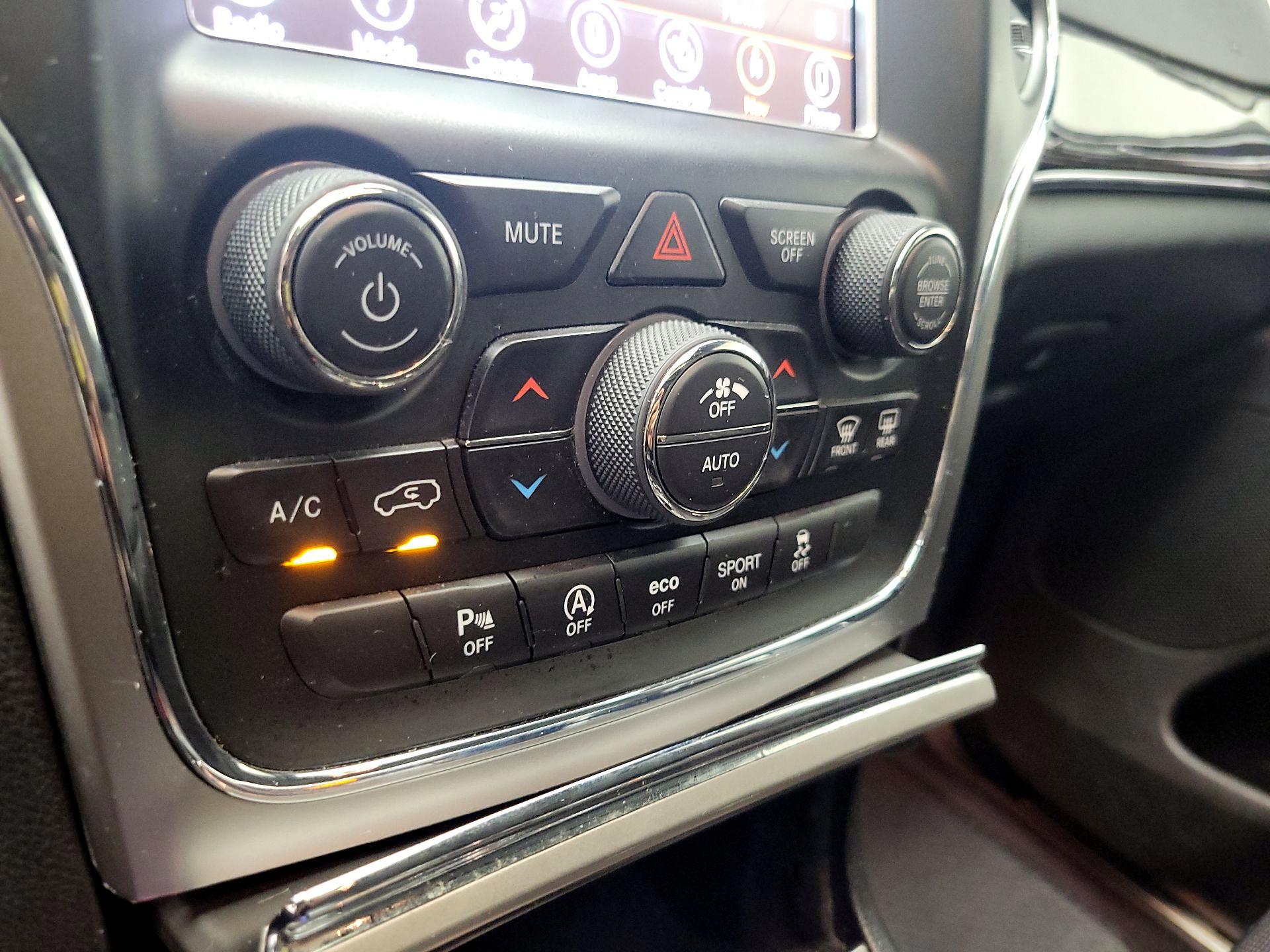 Thumbnail: 2018 Jeep Grand Cherokee - 17